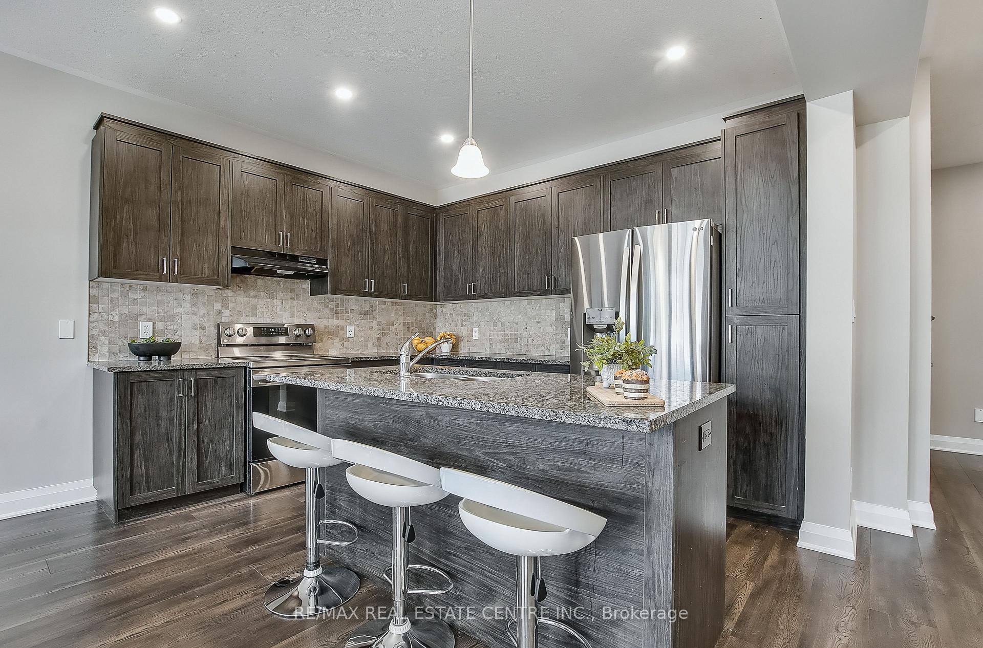 Photo 10 of 291 Raspberry Place, Waterloo — HOMEH