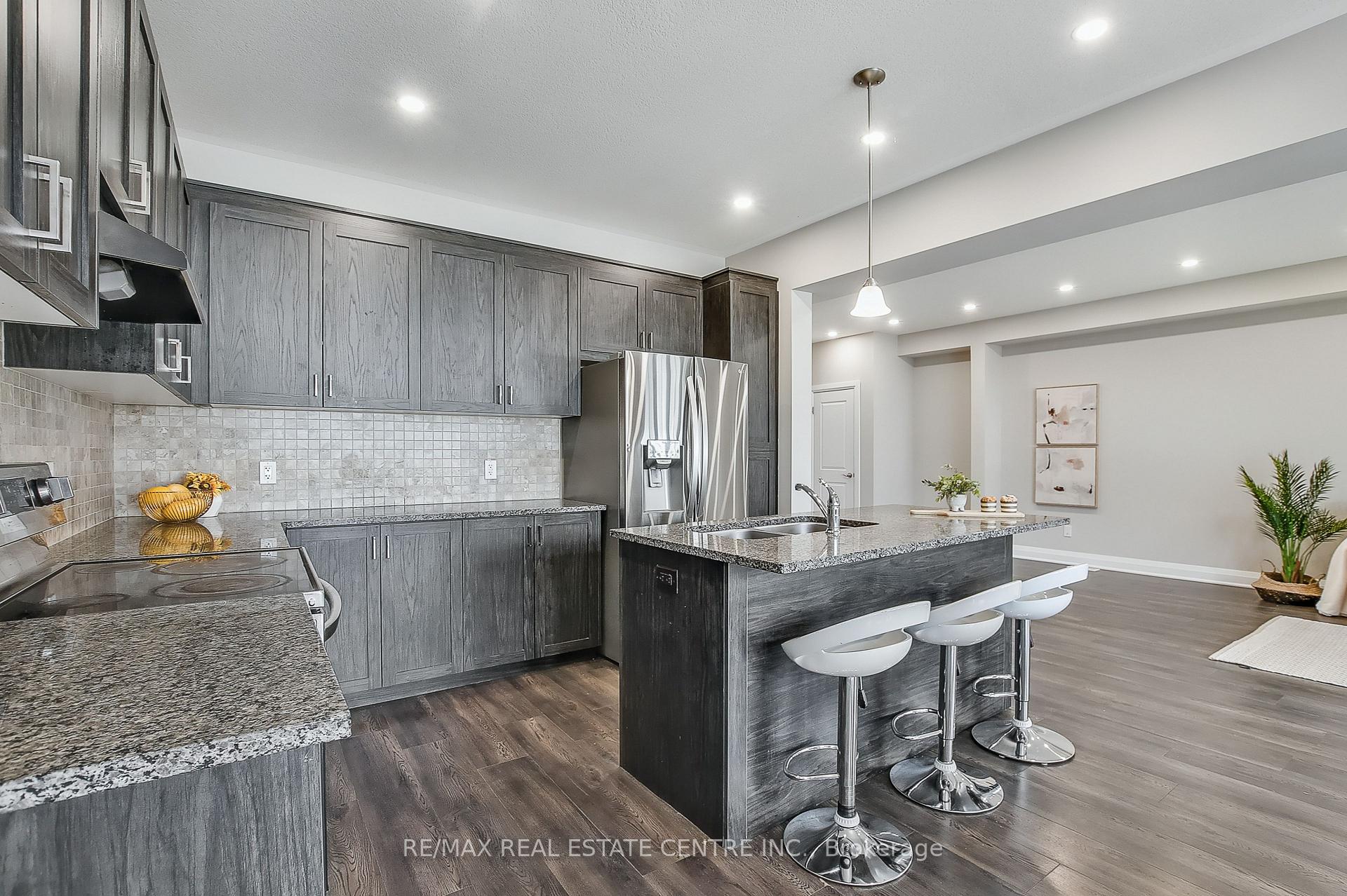 Photo 11 of 291 Raspberry Place, Waterloo — HOMEH