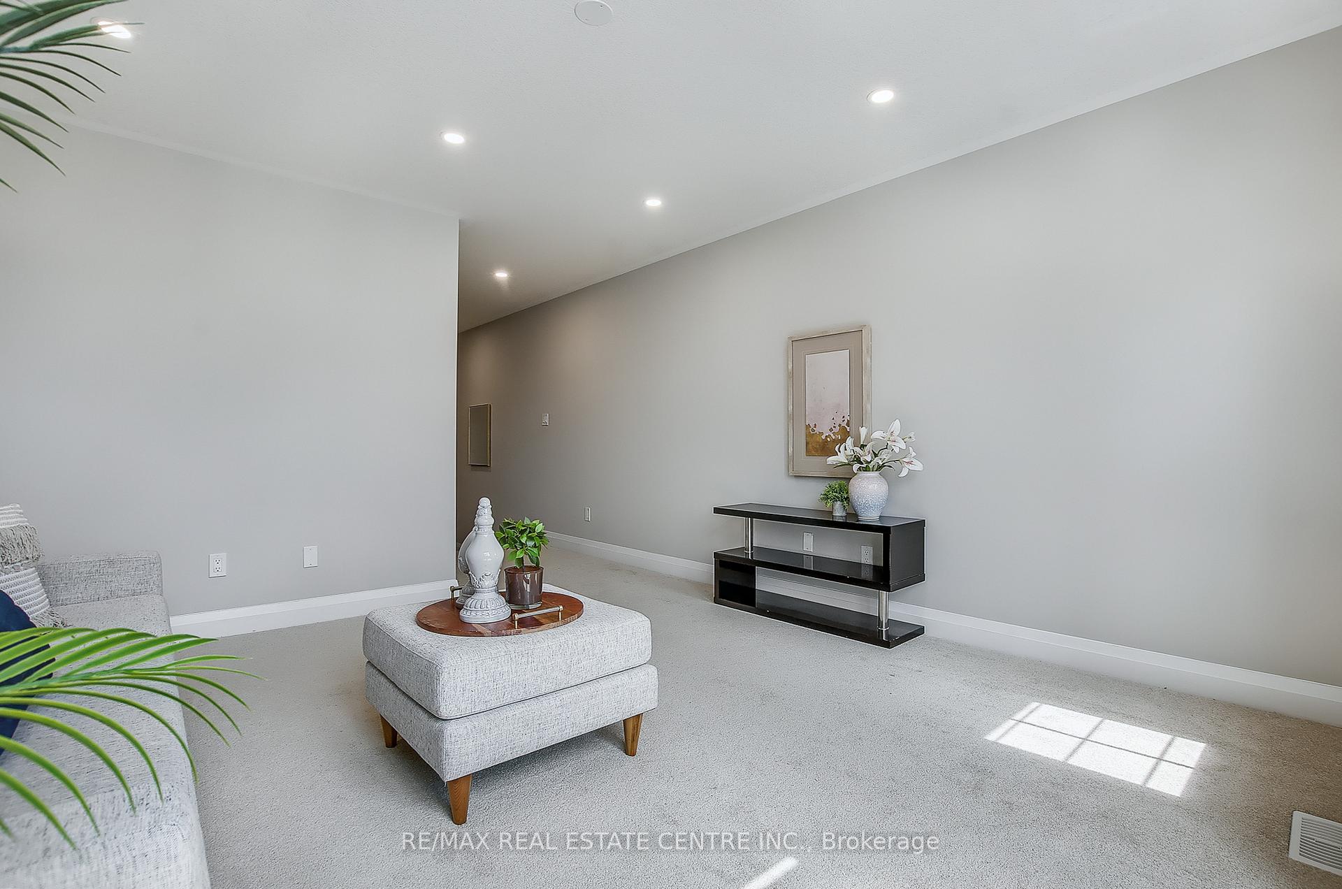 Photo 15 of 291 Raspberry Place, Waterloo — HOMEH