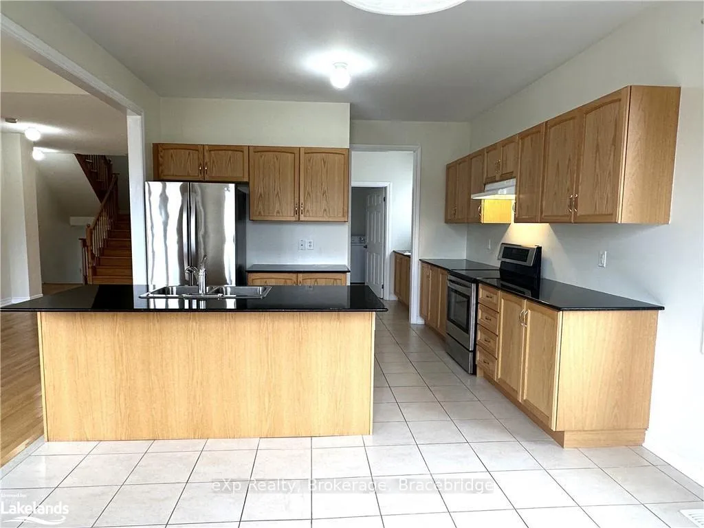 Photo 3 of 34 Starboard Circle, Wasaga Beach — HOMEH
