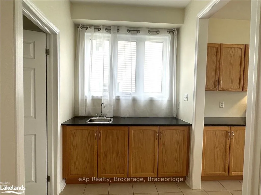 Photo 7 of 34 Starboard Circle, Wasaga Beach — HOMEH
