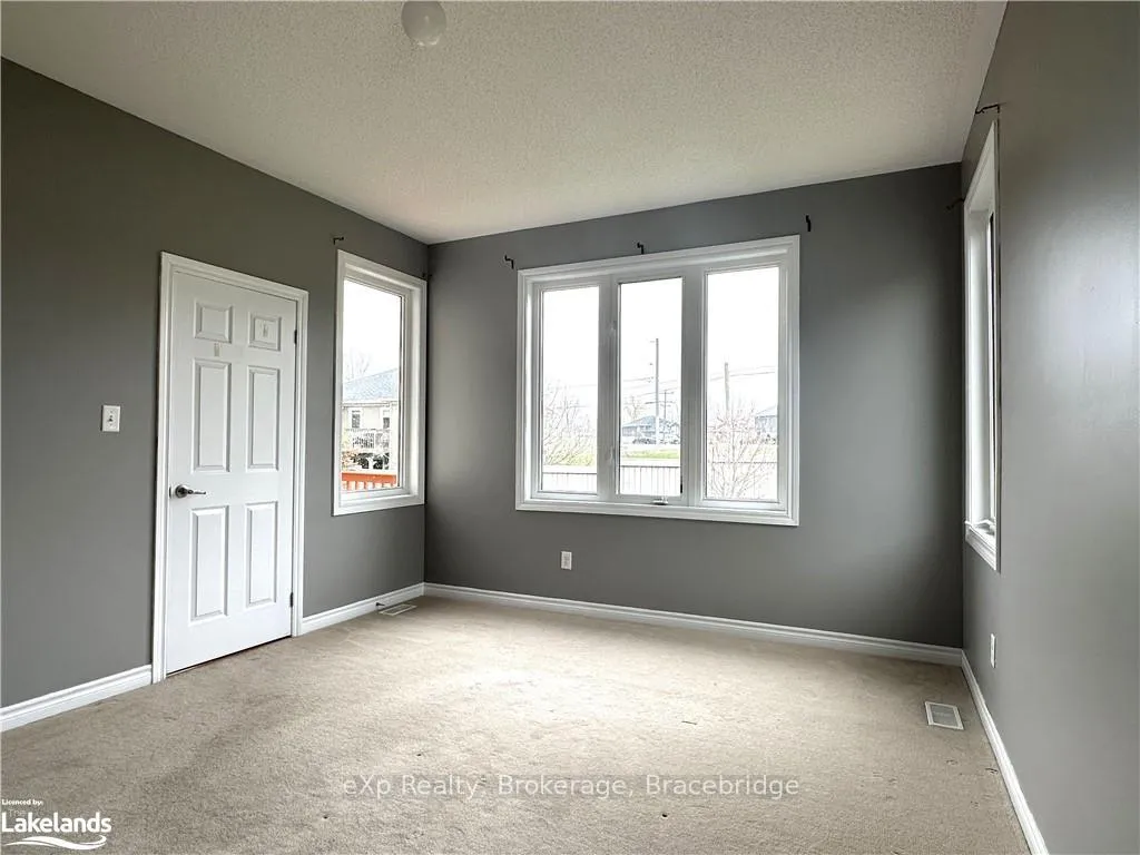 Photo 9 of 34 Starboard Circle, Wasaga Beach — HOMEH
