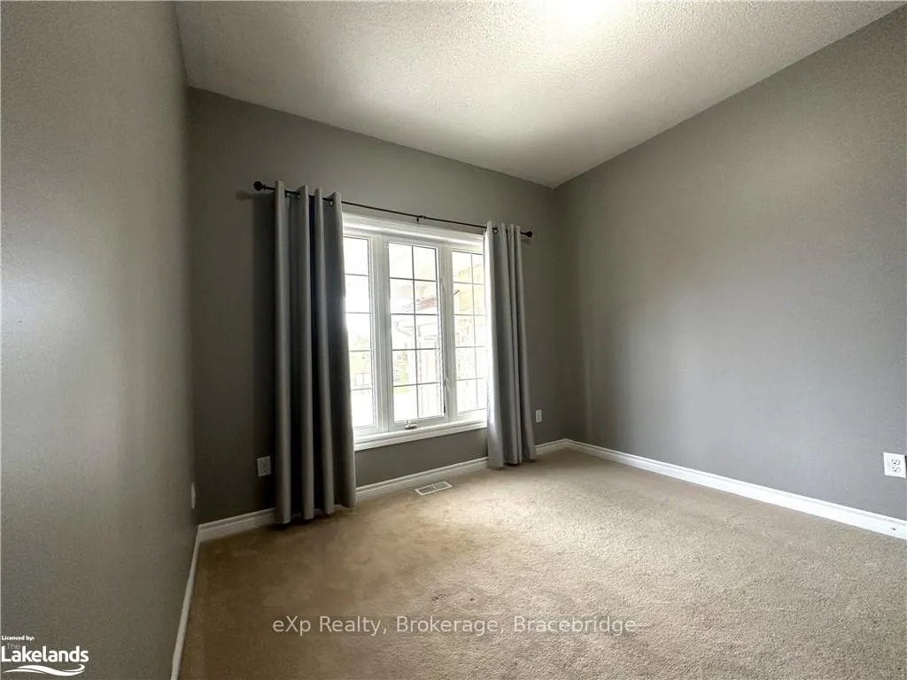 Photo 14 of 34 Starboard Circle, Wasaga Beach — HOMEH