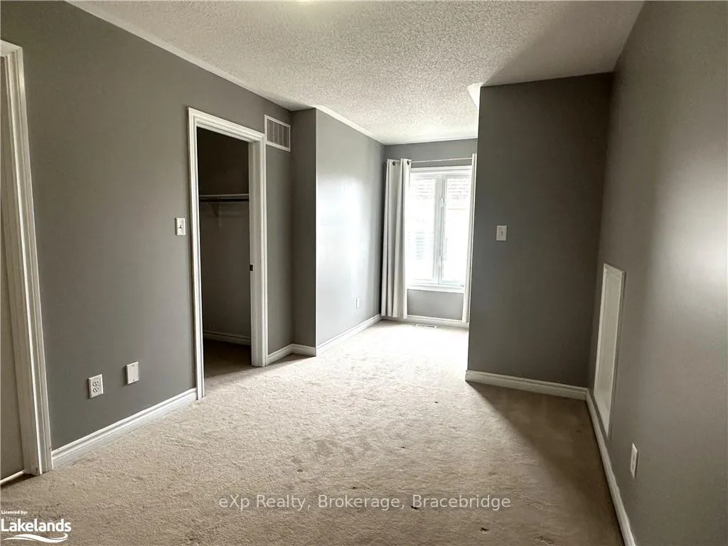 Photo 17 of 34 Starboard Circle, Wasaga Beach — HOMEH