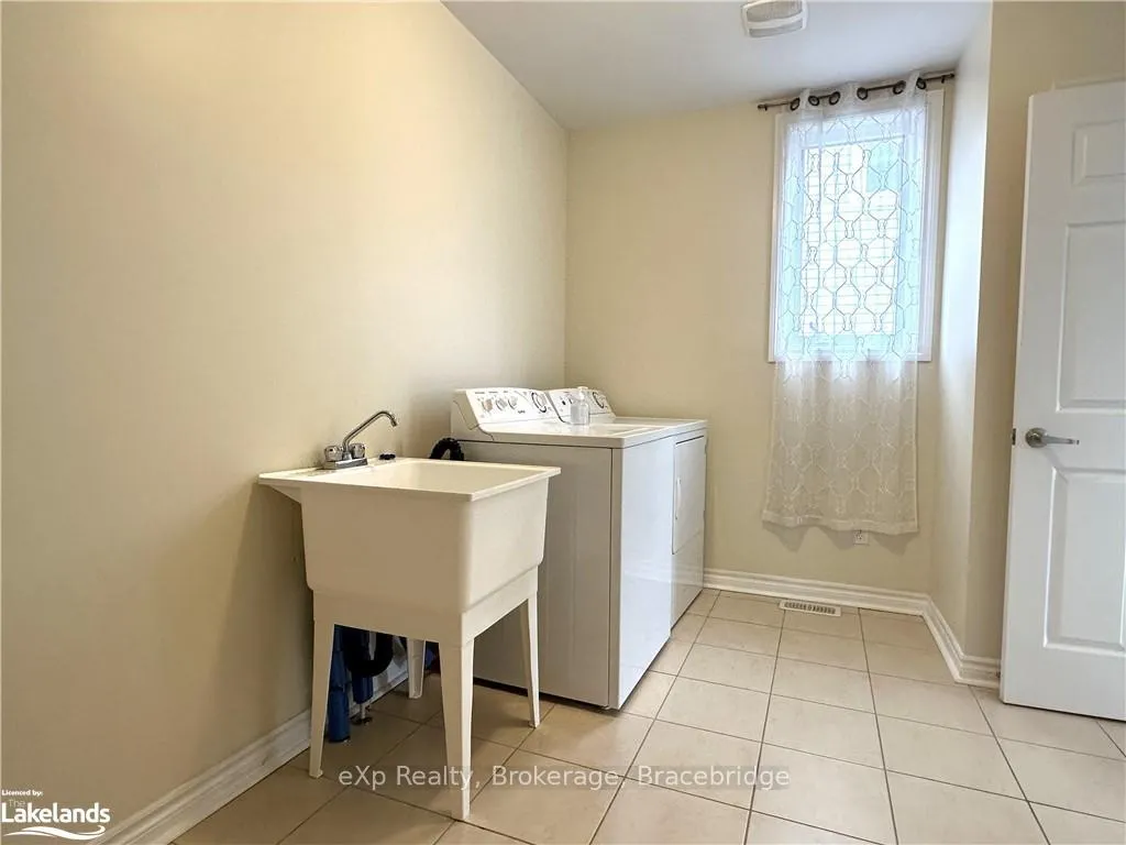Photo 19 of 34 Starboard Circle, Wasaga Beach — HOMEH