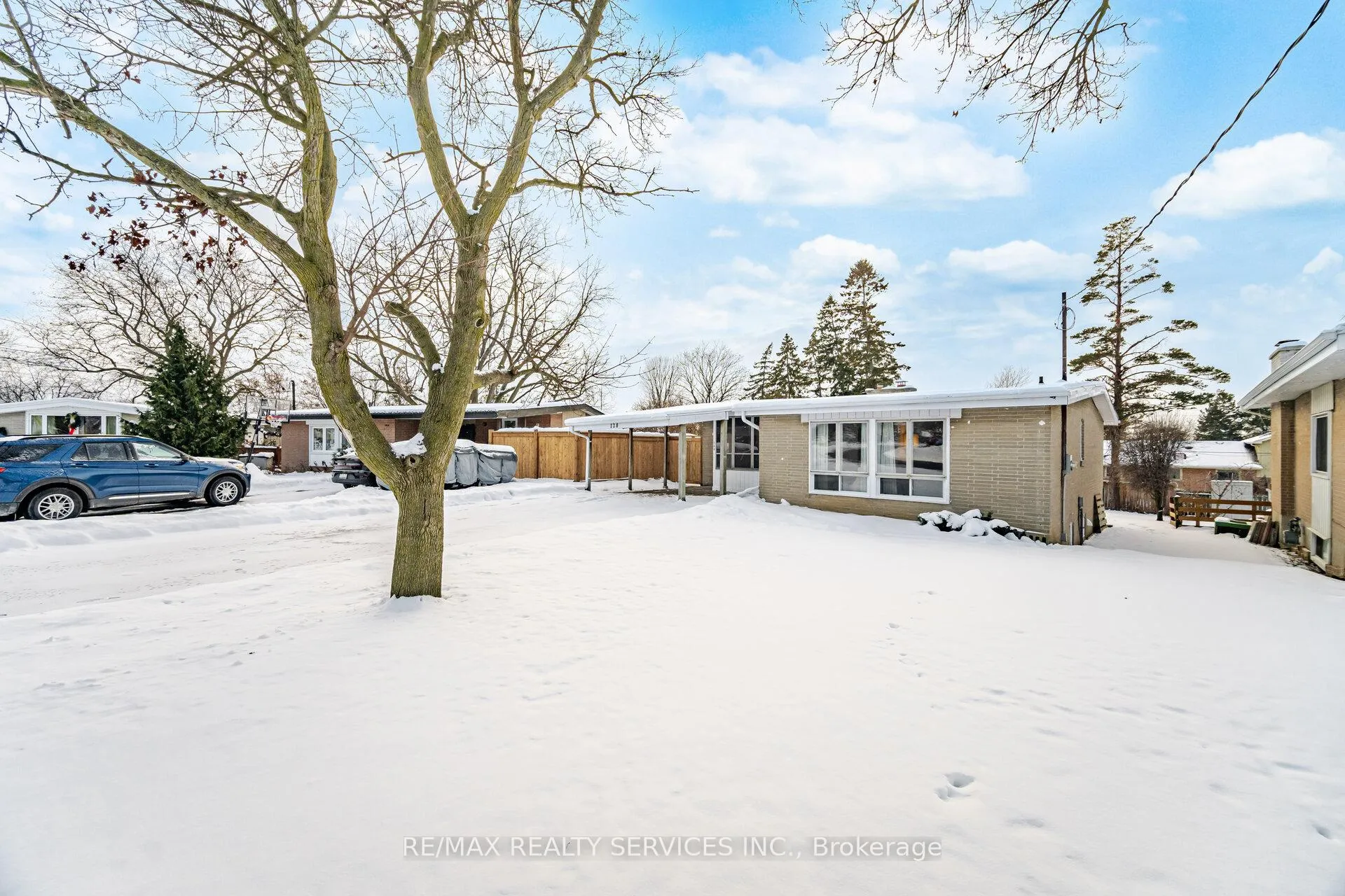Photo 2 of 128 Hillcrest Drive, Whitby, Downtown Whitby — HOMEH