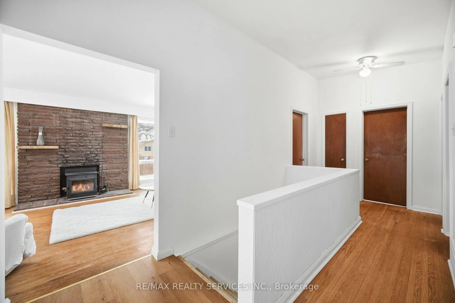 Photo 3 of 128 Hillcrest Drive, Whitby, Downtown Whitby — HOMEH