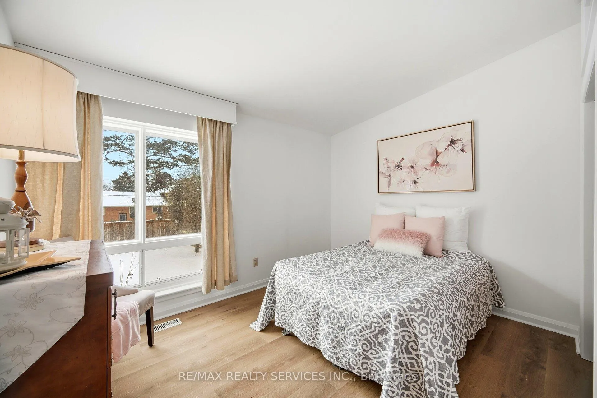 Photo 14 of 128 Hillcrest Drive, Whitby, Downtown Whitby — HOMEH