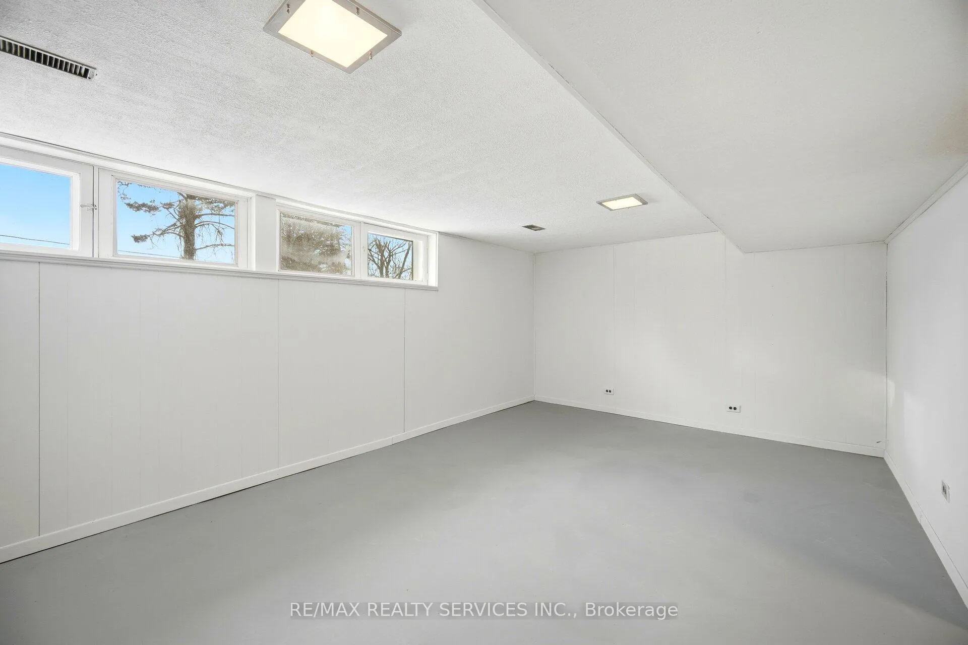 Photo 25 of 128 Hillcrest Drive, Whitby, Downtown Whitby — HOMEH