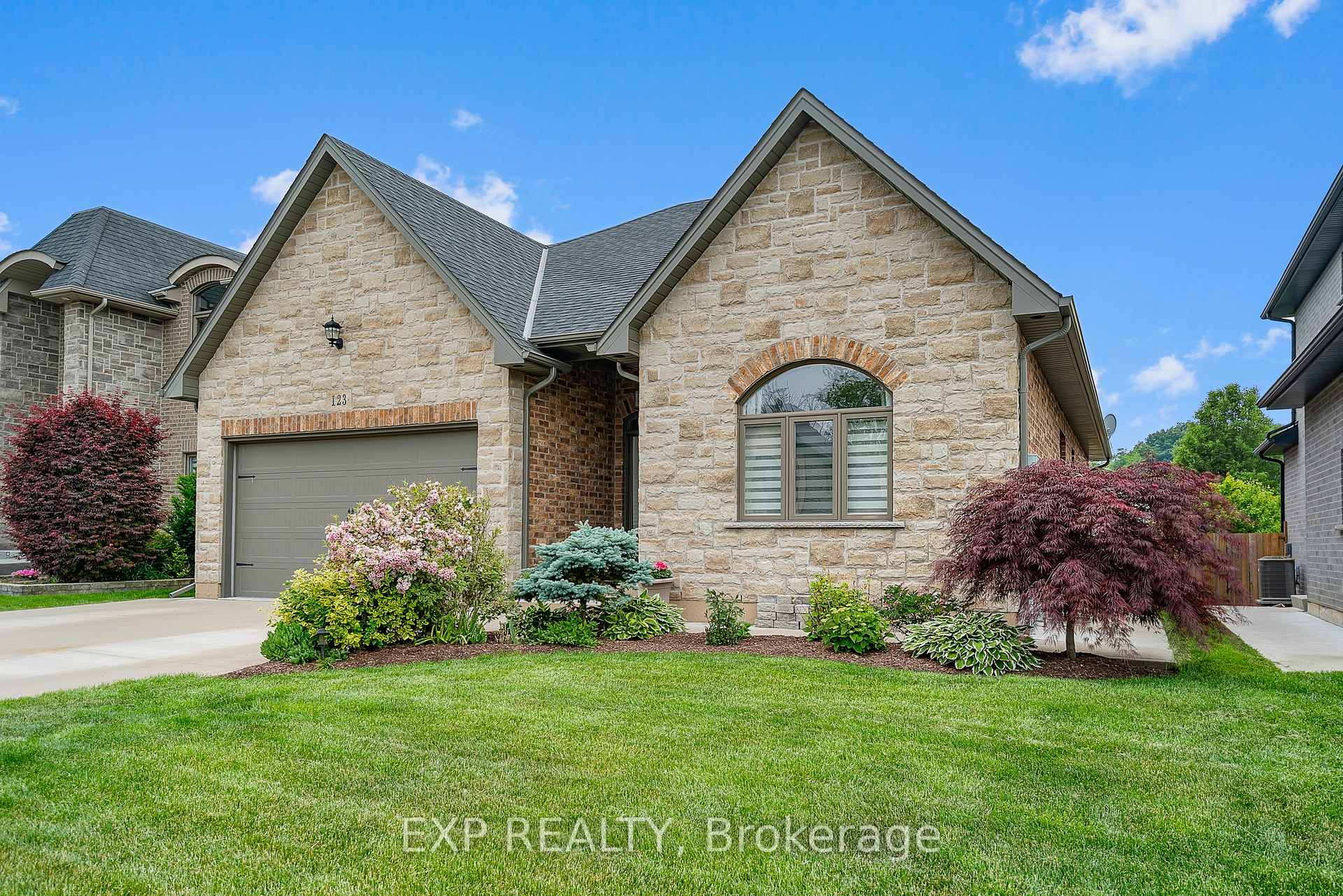 Front of 123 Forest Ridge Court