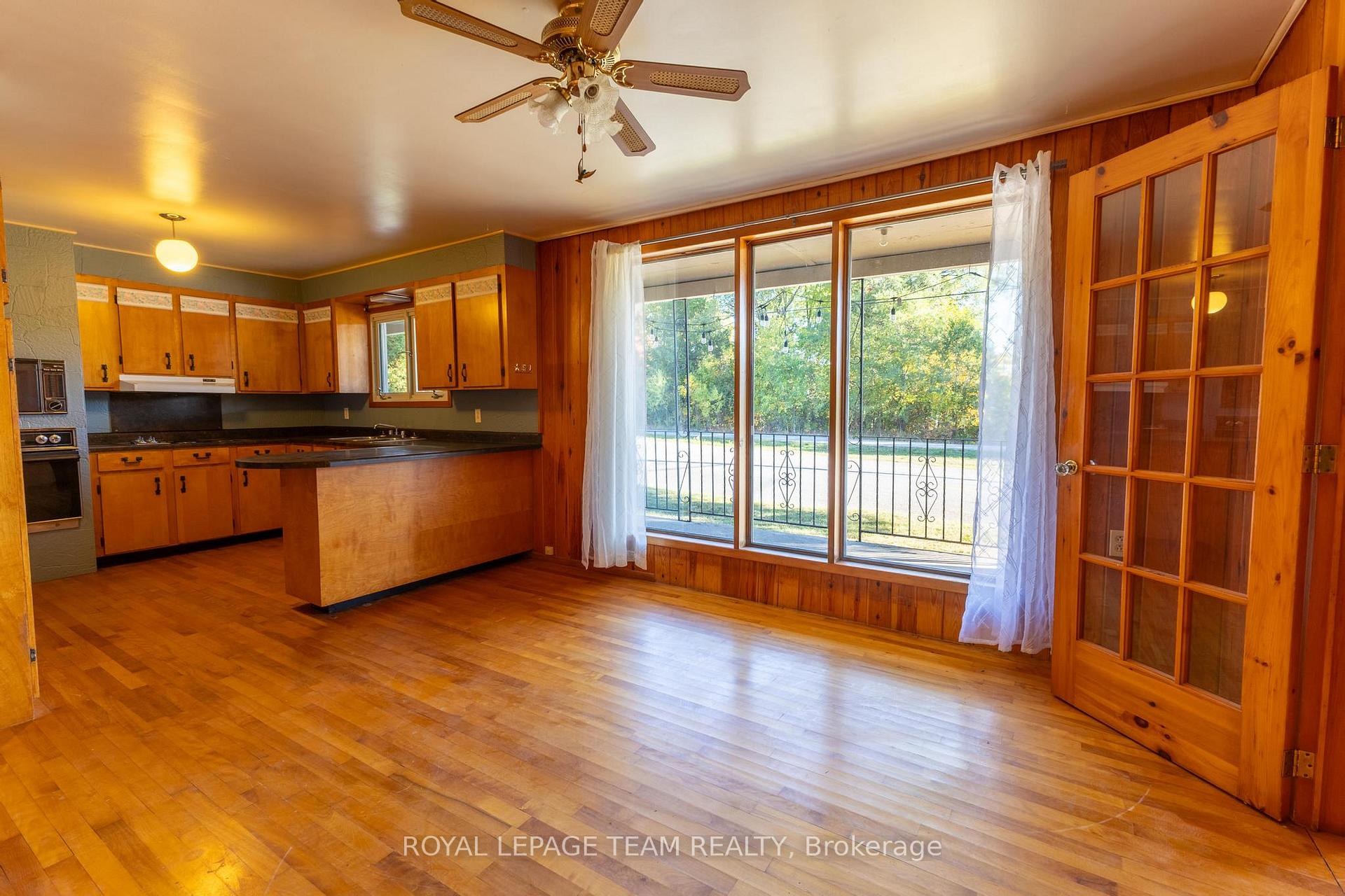 Photo 4 of 49 William Street E, Arnprior — HOMEH