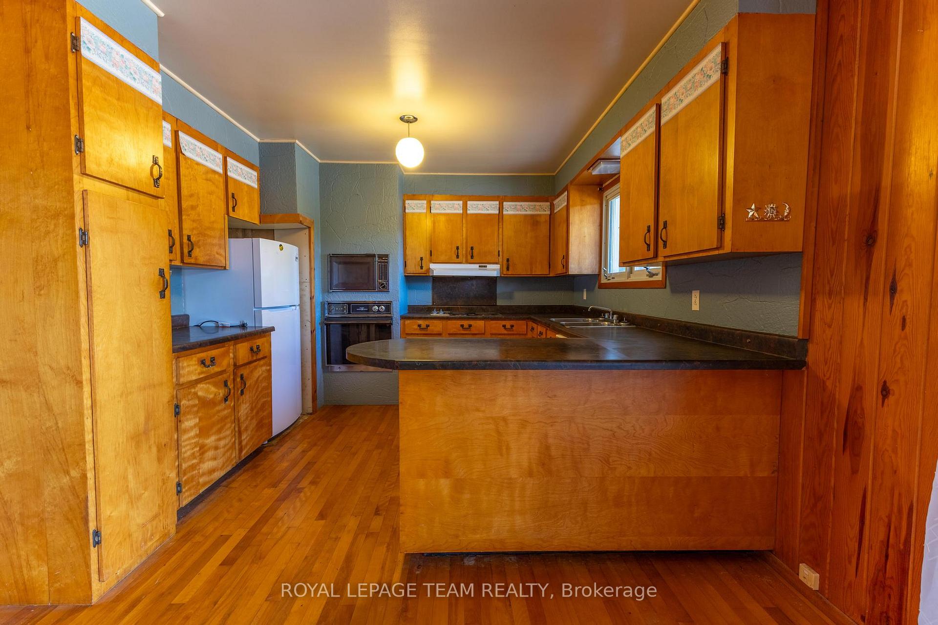 Photo 7 of 49 William Street E, Arnprior — HOMEH