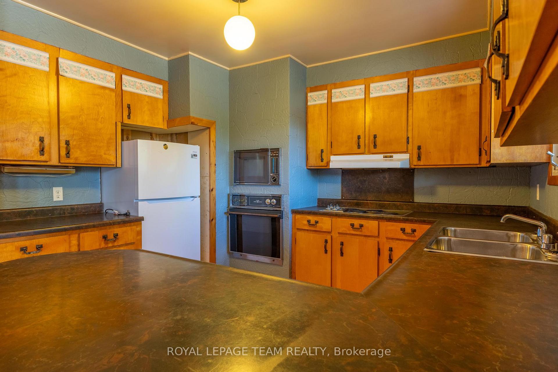Photo 10 of 49 William Street E, Arnprior — HOMEH