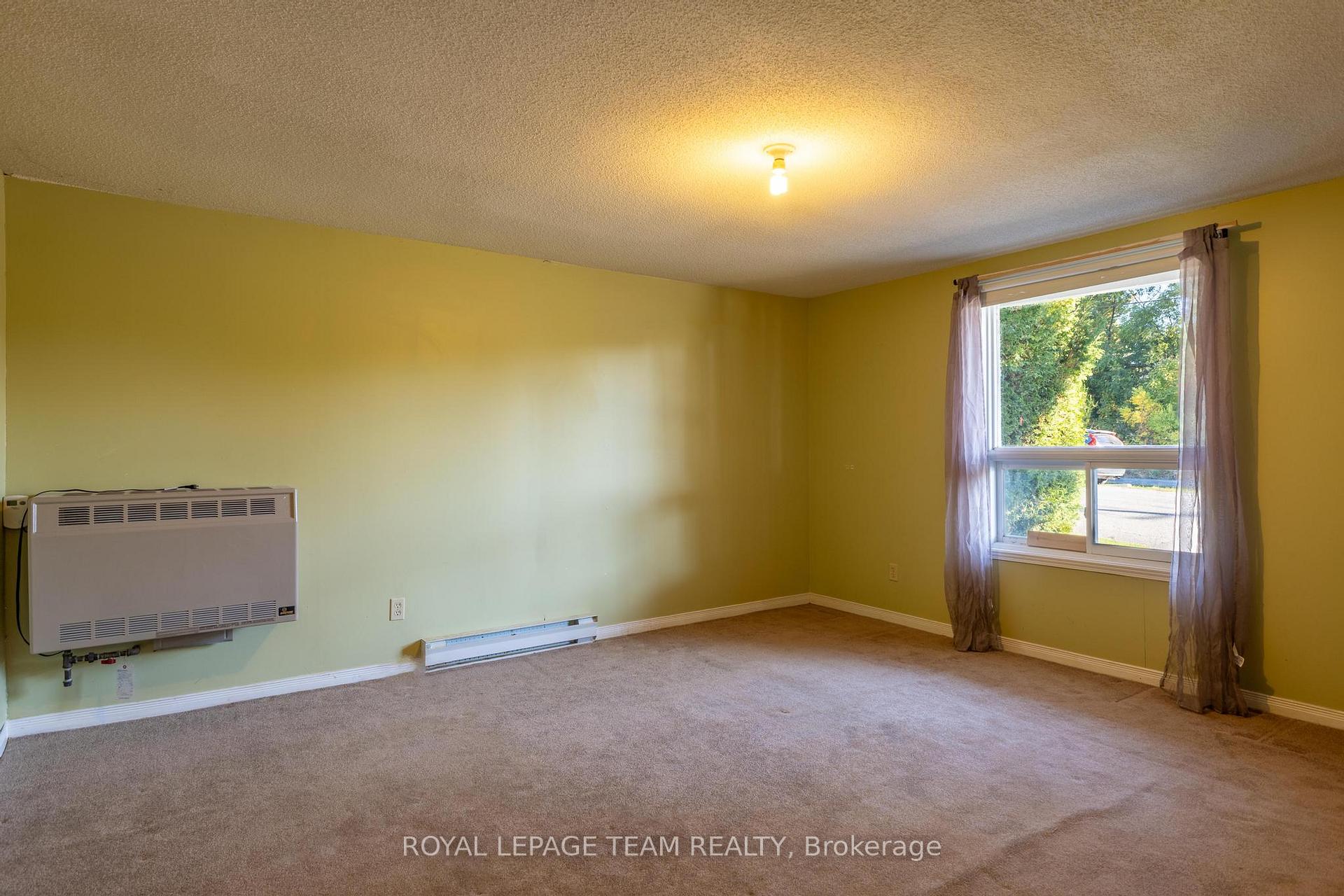 Photo 21 of 49 William Street E, Arnprior — HOMEH