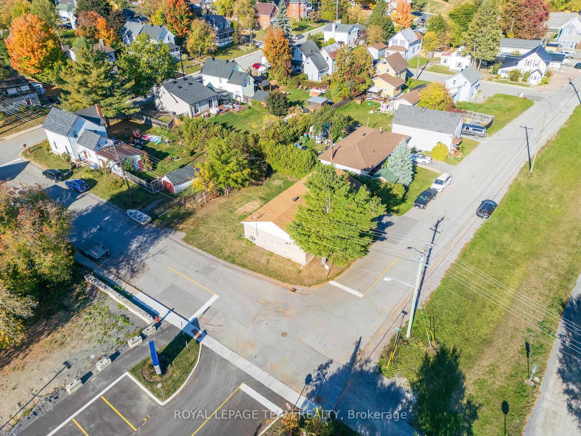 Photo 32 of 49 William Street E, Arnprior — HOMEH