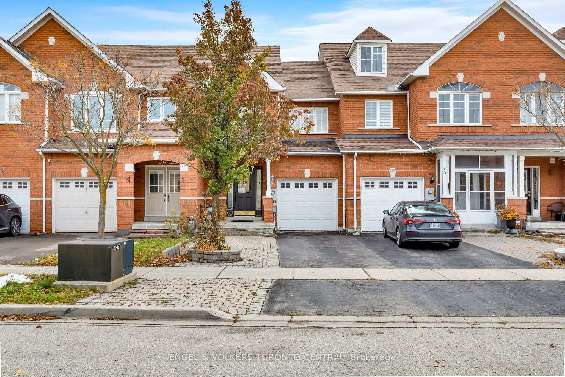 Photo 2 of 41 Gianmarco Way, Vaughan, Vellore Village — HOMEH