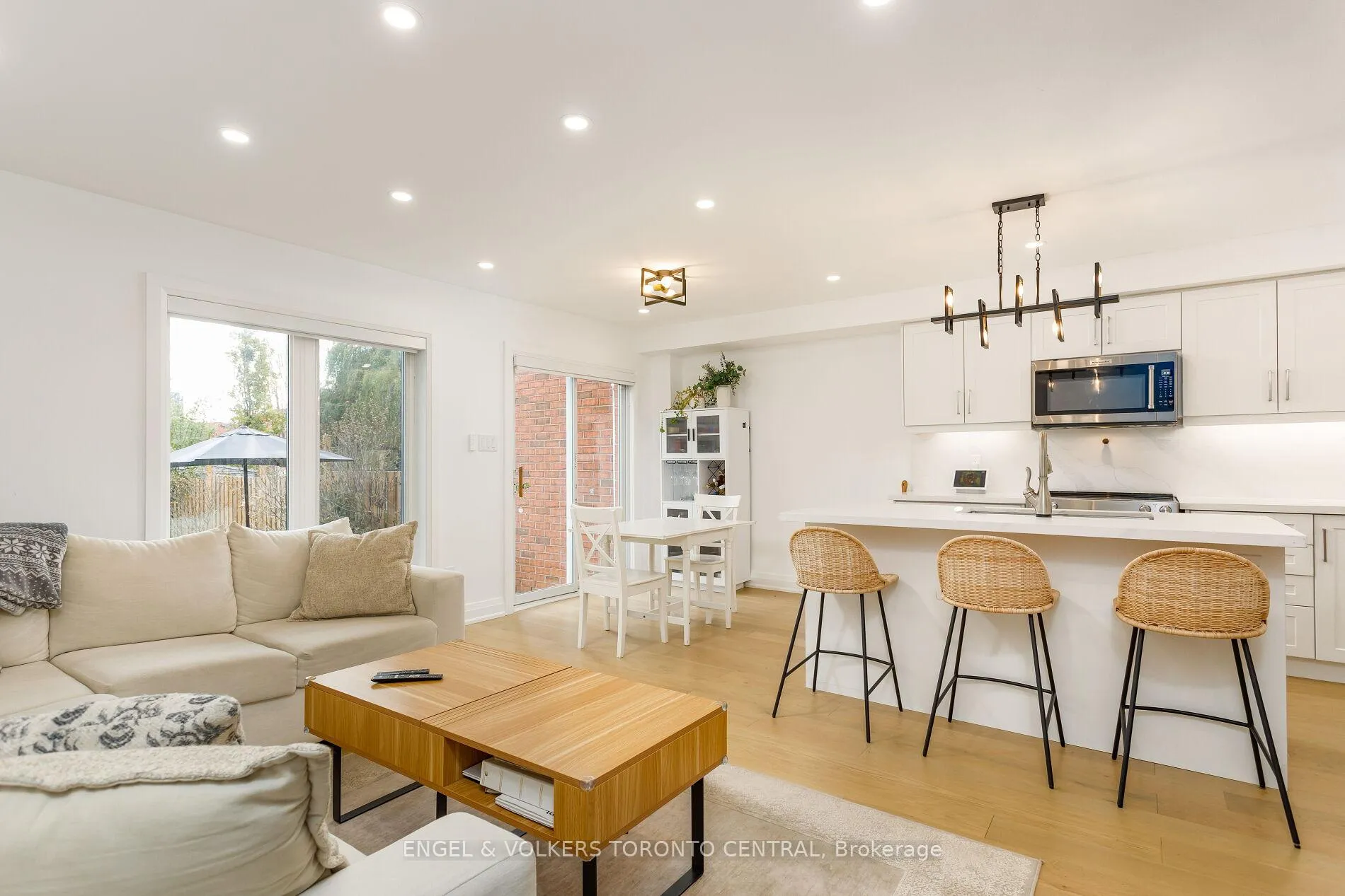 Photo 8 of 41 Gianmarco Way, Vaughan, Vellore Village — HOMEH