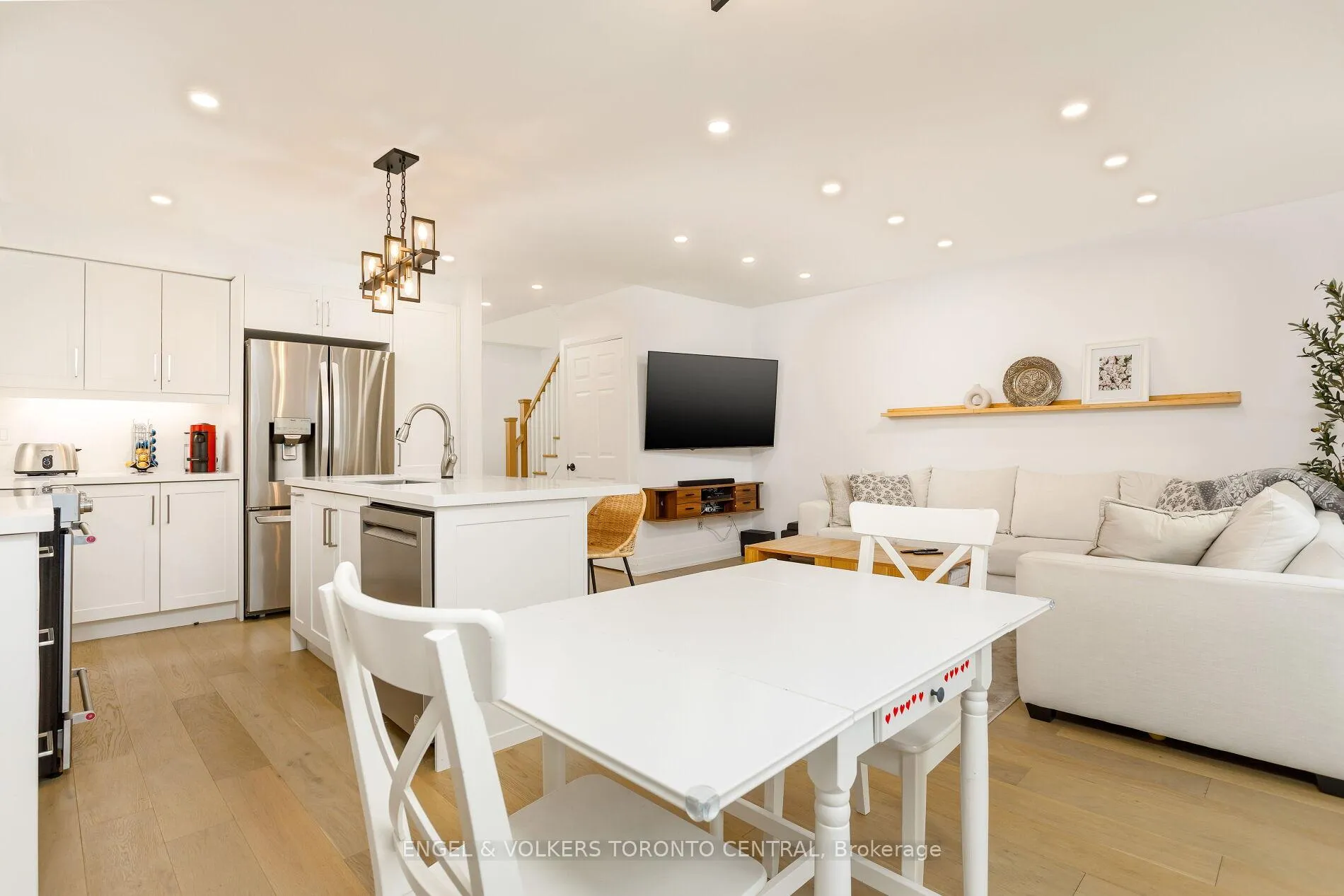 Photo 9 of 41 Gianmarco Way, Vaughan, Vellore Village — HOMEH