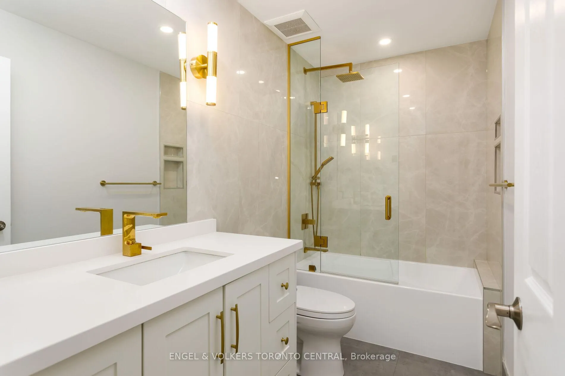 Photo 24 of 41 Gianmarco Way, Vaughan, Vellore Village — HOMEH