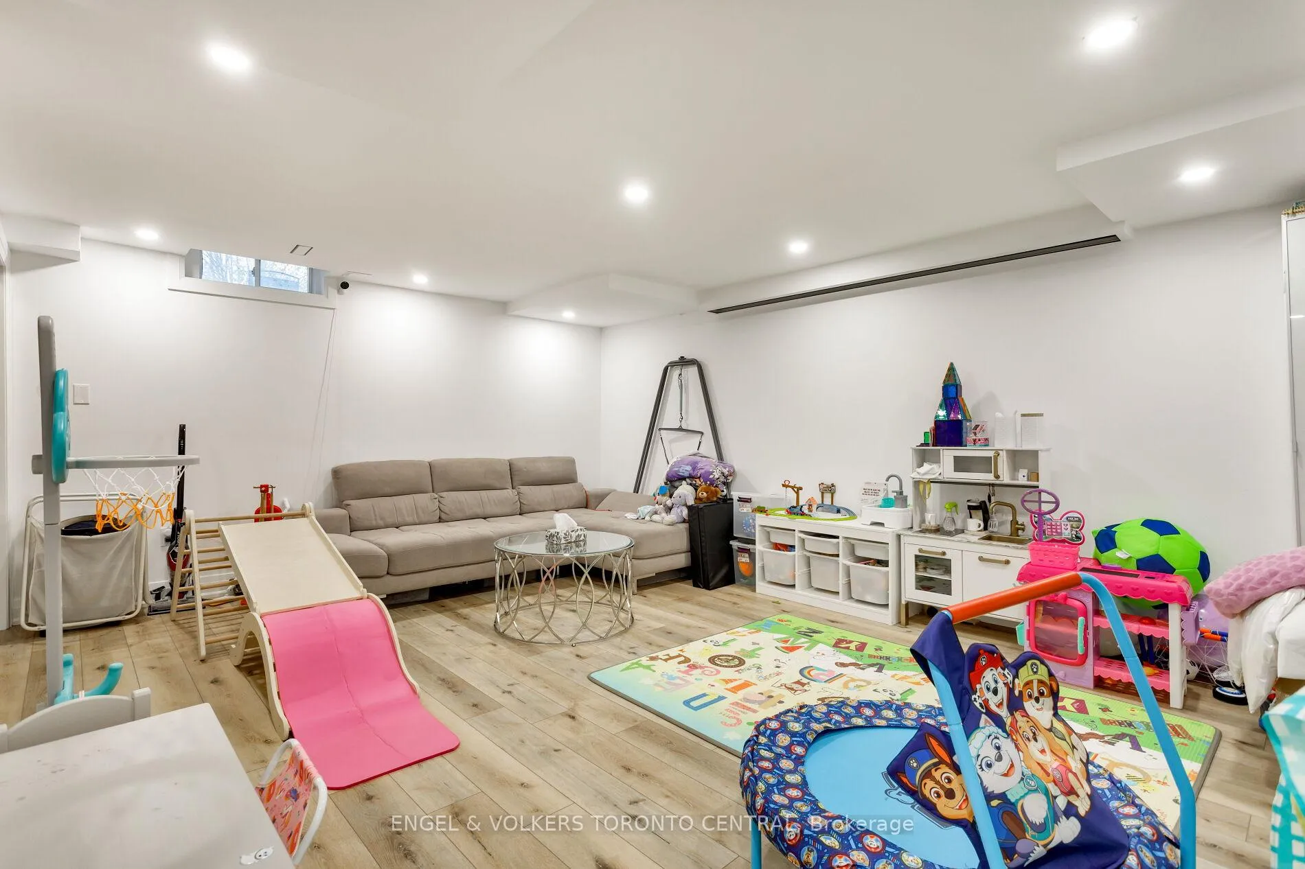 Photo 32 of 41 Gianmarco Way, Vaughan, Vellore Village — HOMEH