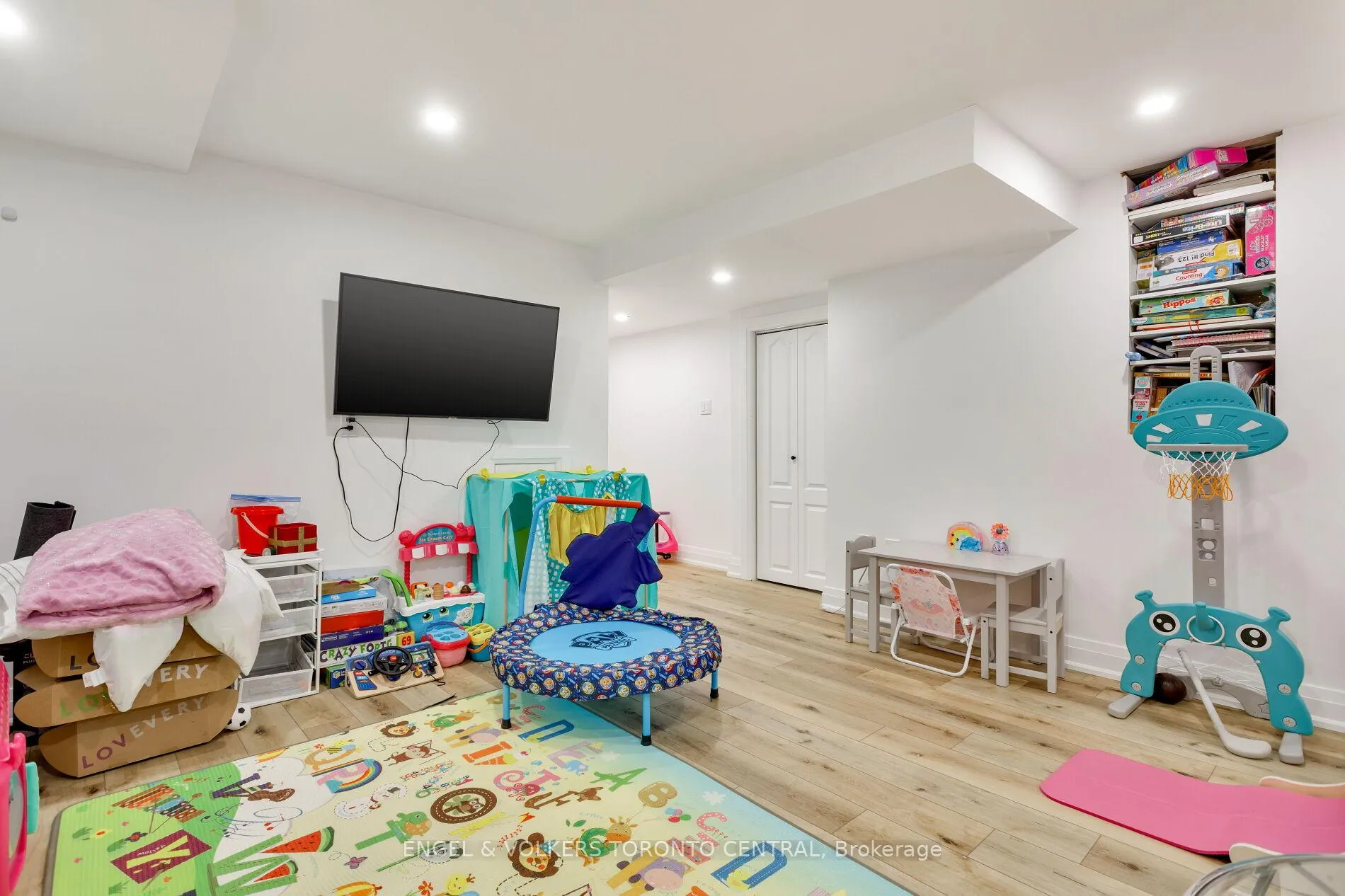 Photo 33 of 41 Gianmarco Way, Vaughan, Vellore Village — HOMEH