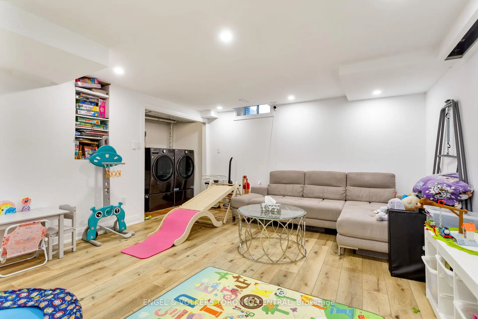 Photo 34 of 41 Gianmarco Way, Vaughan, Vellore Village — HOMEH