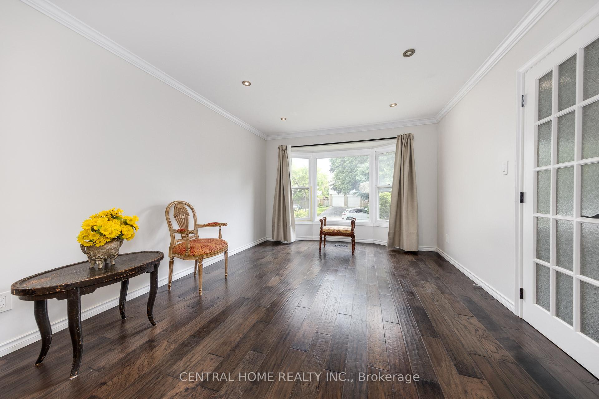 Photo 5 of 435 Stillmeadow Circle, Waterloo — HOMEH