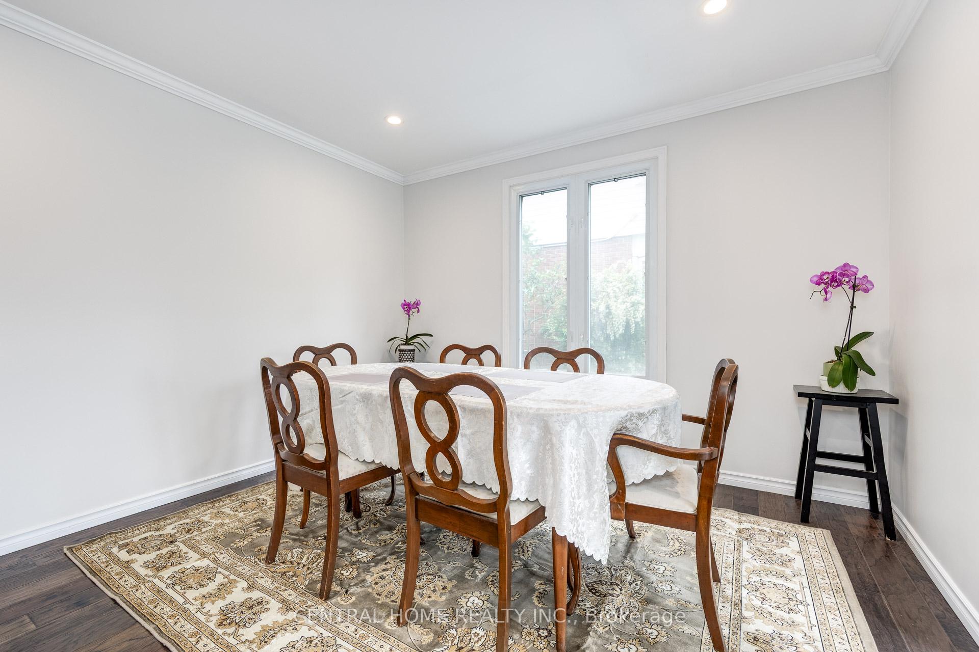 Photo 8 of 435 Stillmeadow Circle, Waterloo — HOMEH
