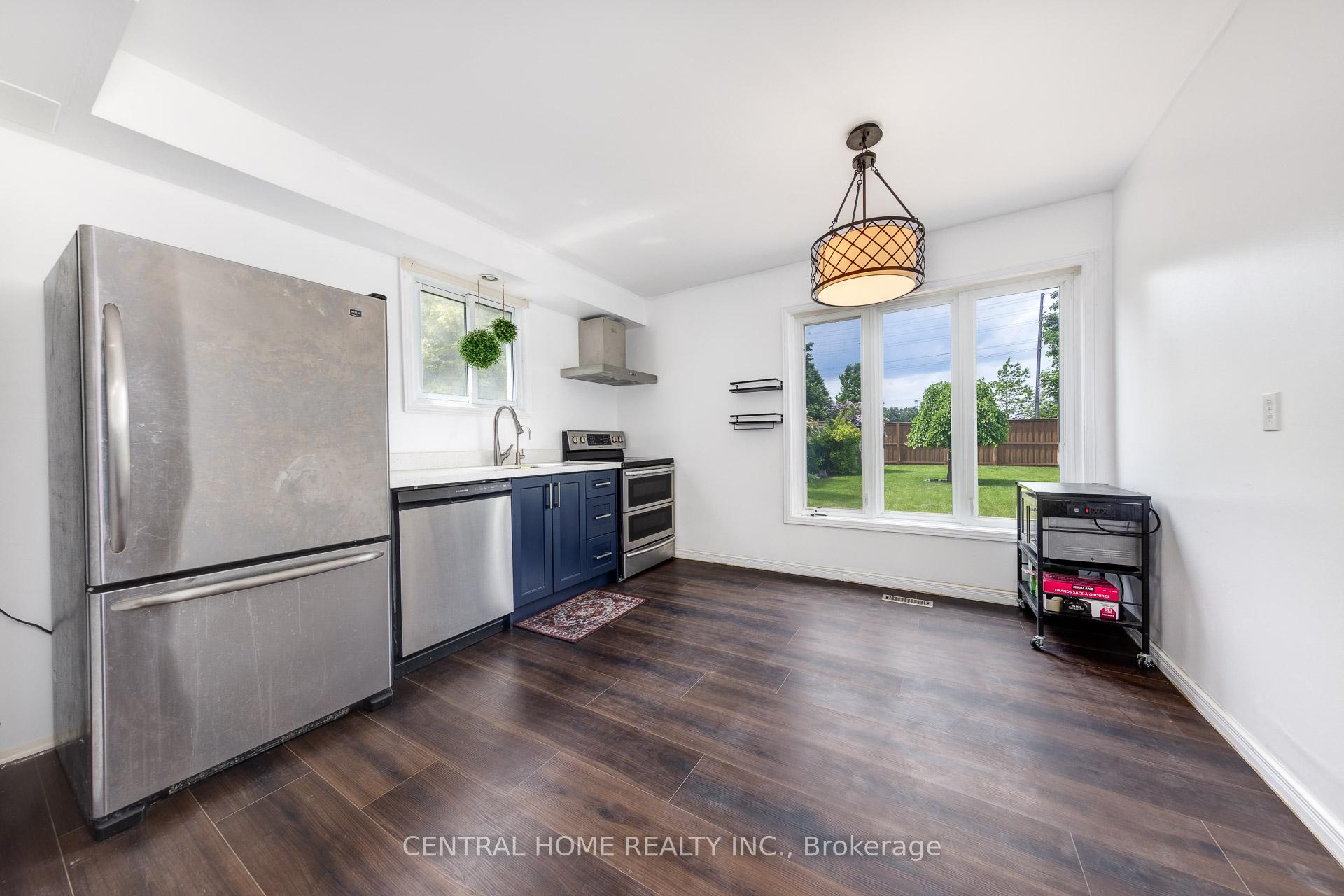 Photo 9 of 435 Stillmeadow Circle, Waterloo — HOMEH
