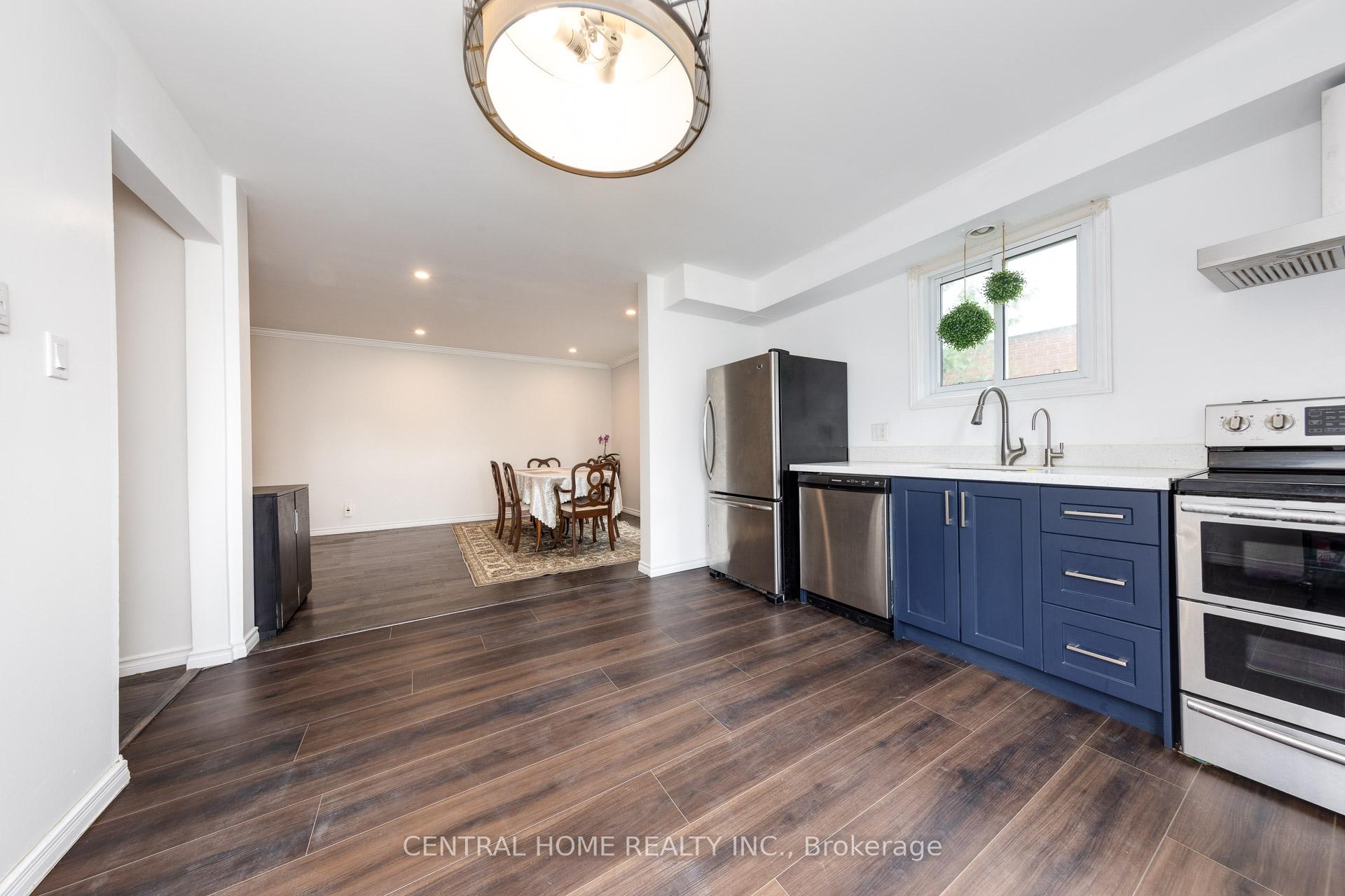 Photo 10 of 435 Stillmeadow Circle, Waterloo — HOMEH