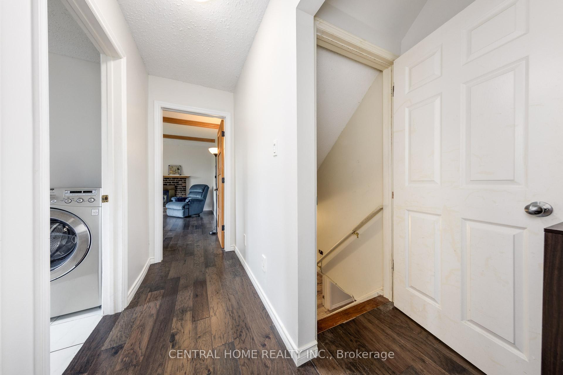 Photo 11 of 435 Stillmeadow Circle, Waterloo — HOMEH