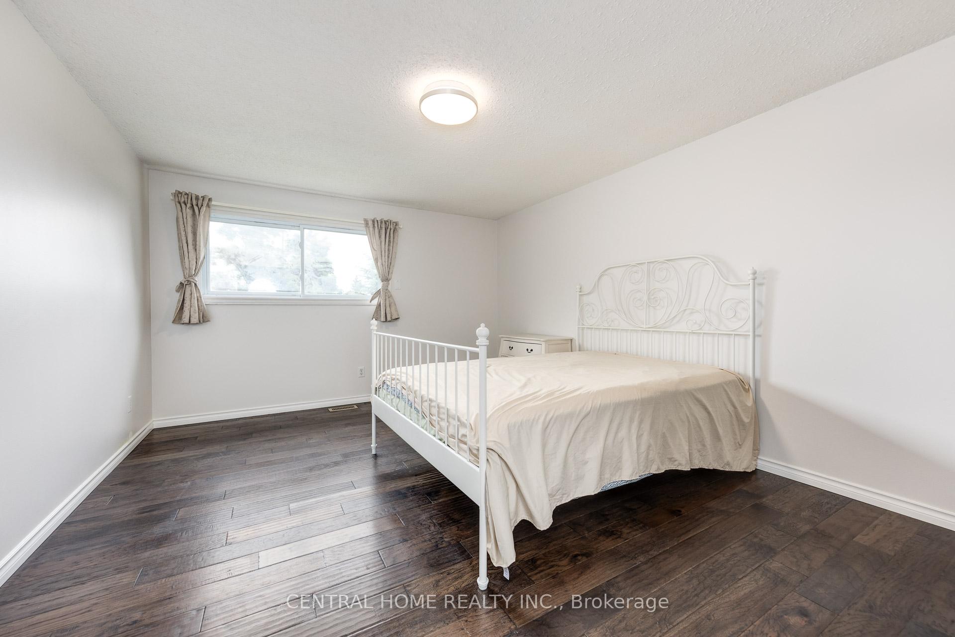 Photo 20 of 435 Stillmeadow Circle, Waterloo — HOMEH