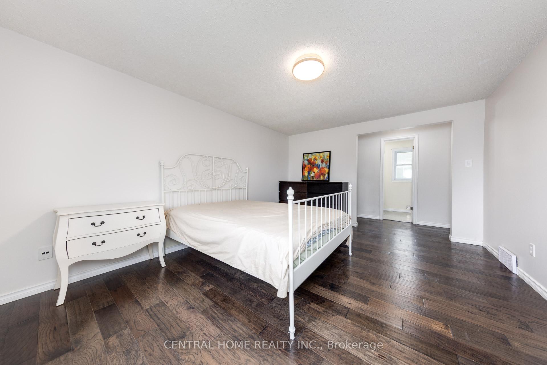 Photo 21 of 435 Stillmeadow Circle, Waterloo — HOMEH