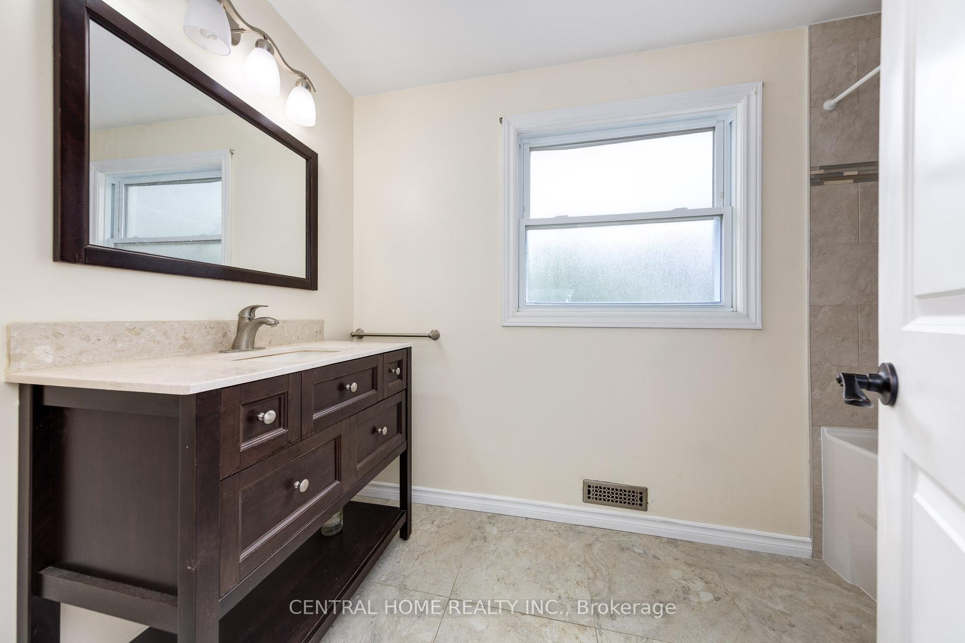 Photo 22 of 435 Stillmeadow Circle, Waterloo — HOMEH