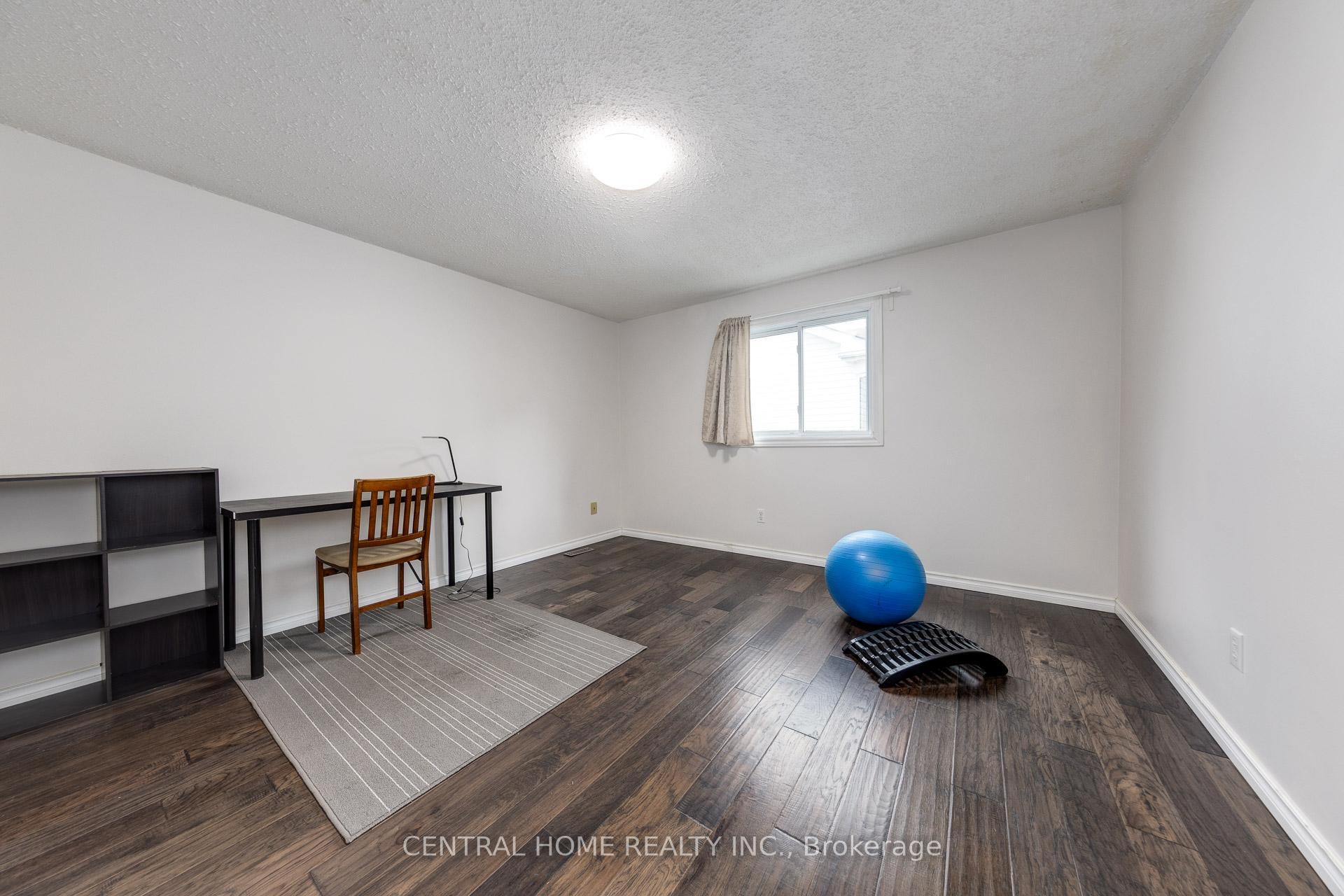 Photo 23 of 435 Stillmeadow Circle, Waterloo — HOMEH