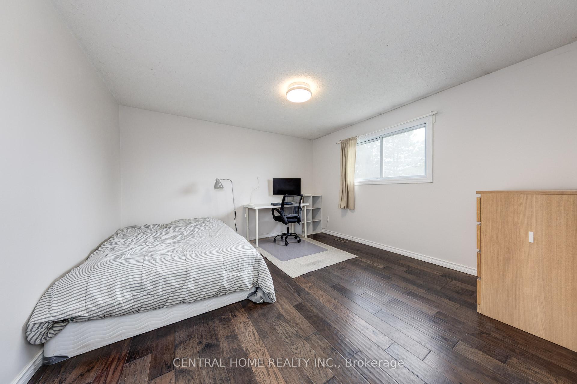 Photo 24 of 435 Stillmeadow Circle, Waterloo — HOMEH