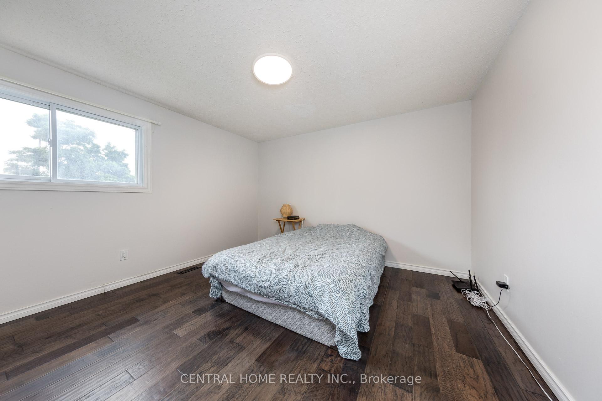 Photo 25 of 435 Stillmeadow Circle, Waterloo — HOMEH