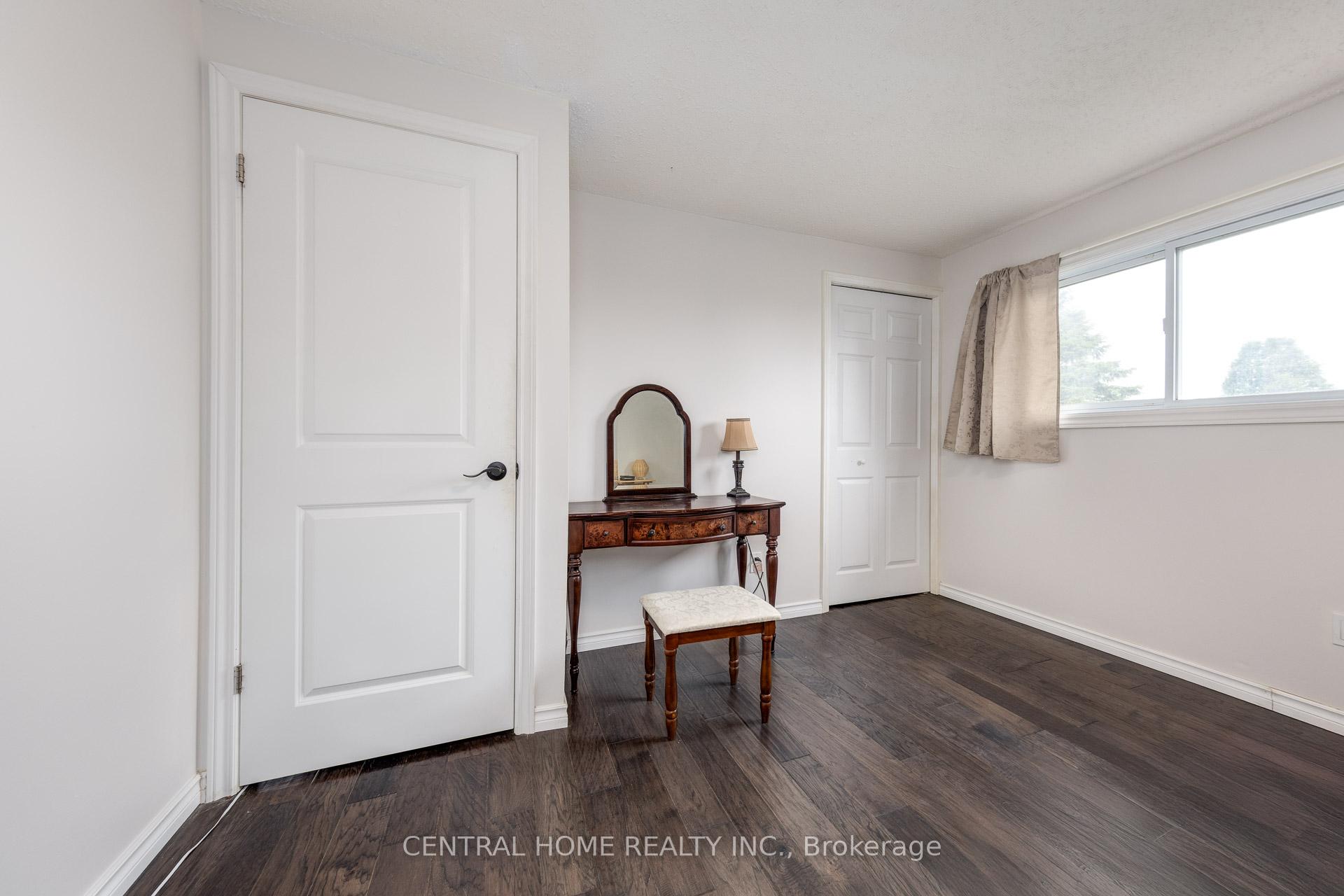 Photo 26 of 435 Stillmeadow Circle, Waterloo — HOMEH