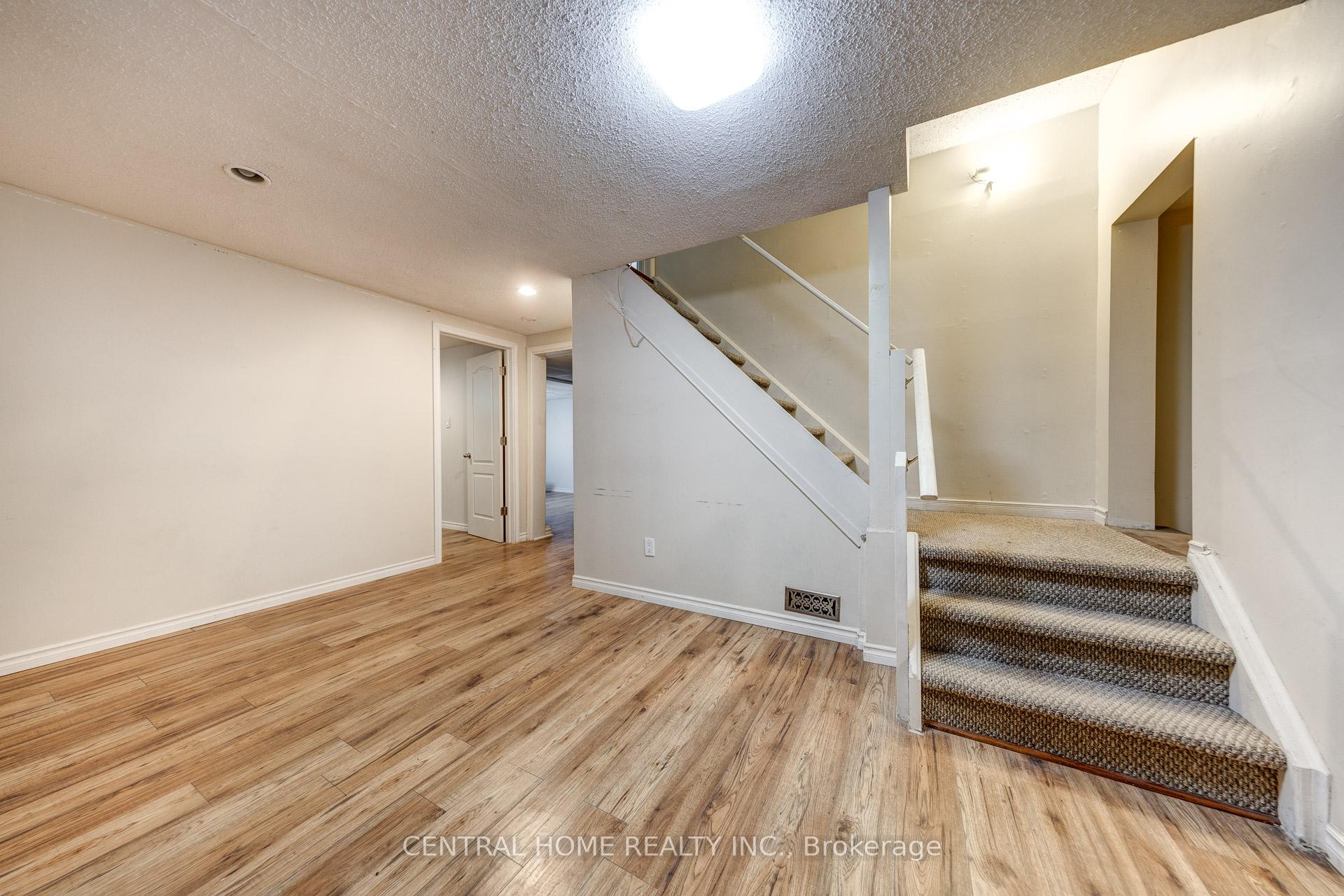 Photo 29 of 435 Stillmeadow Circle, Waterloo — HOMEH