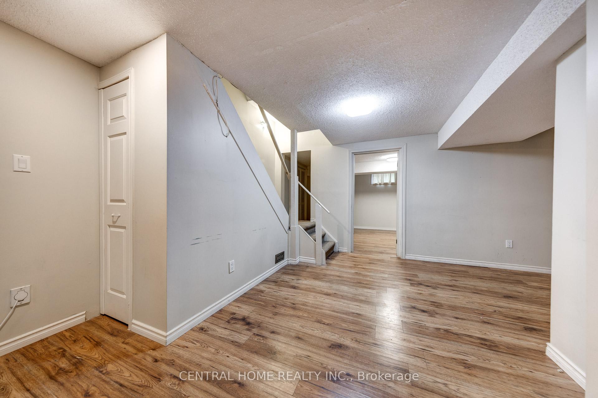 Photo 30 of 435 Stillmeadow Circle, Waterloo — HOMEH