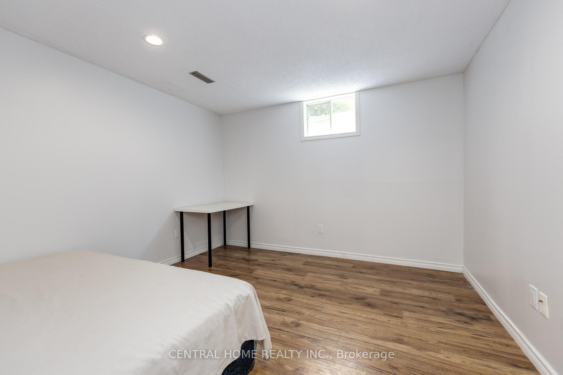 Photo 31 of 435 Stillmeadow Circle, Waterloo — HOMEH