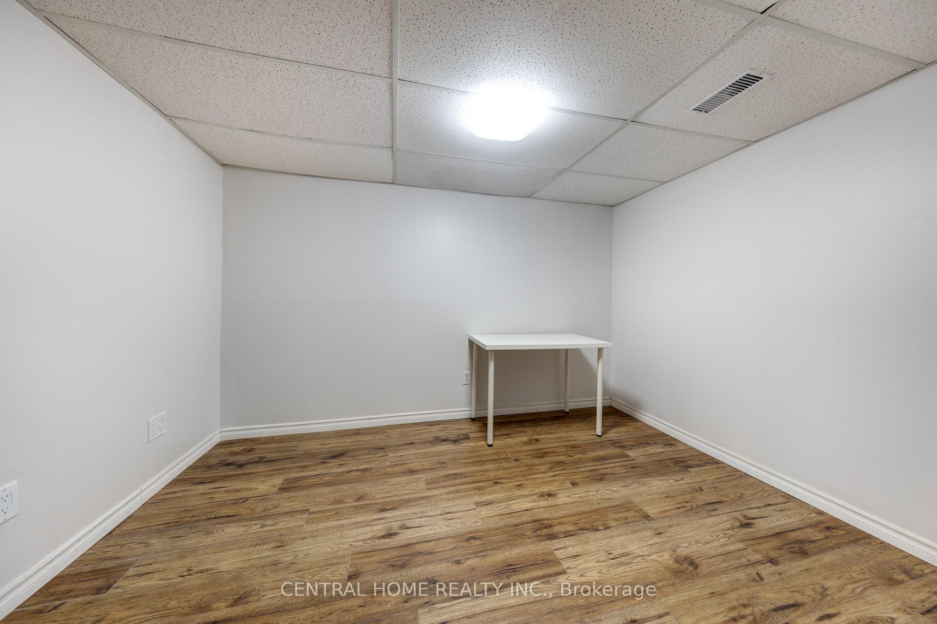Photo 34 of 435 Stillmeadow Circle, Waterloo — HOMEH