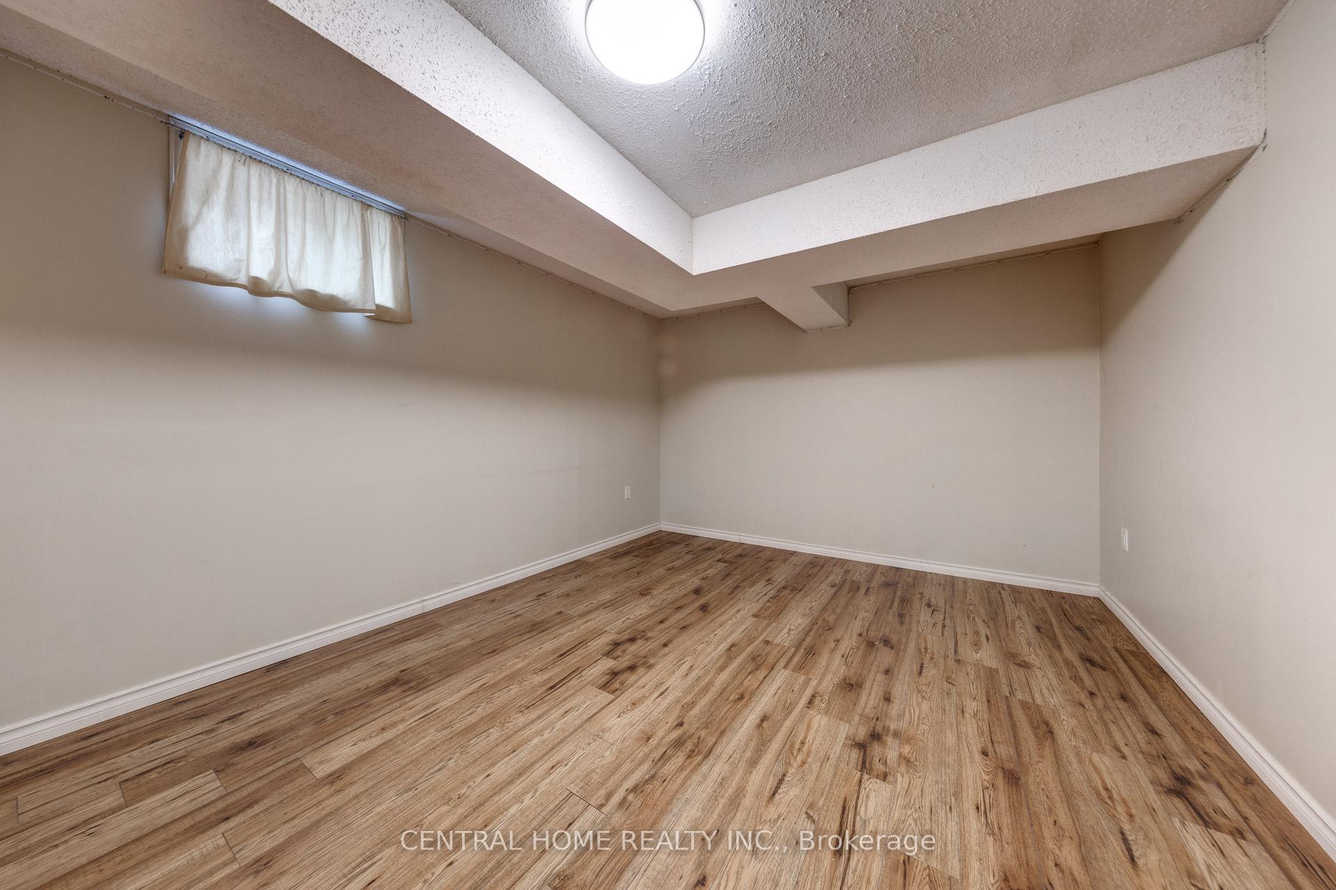 Photo 35 of 435 Stillmeadow Circle, Waterloo — HOMEH
