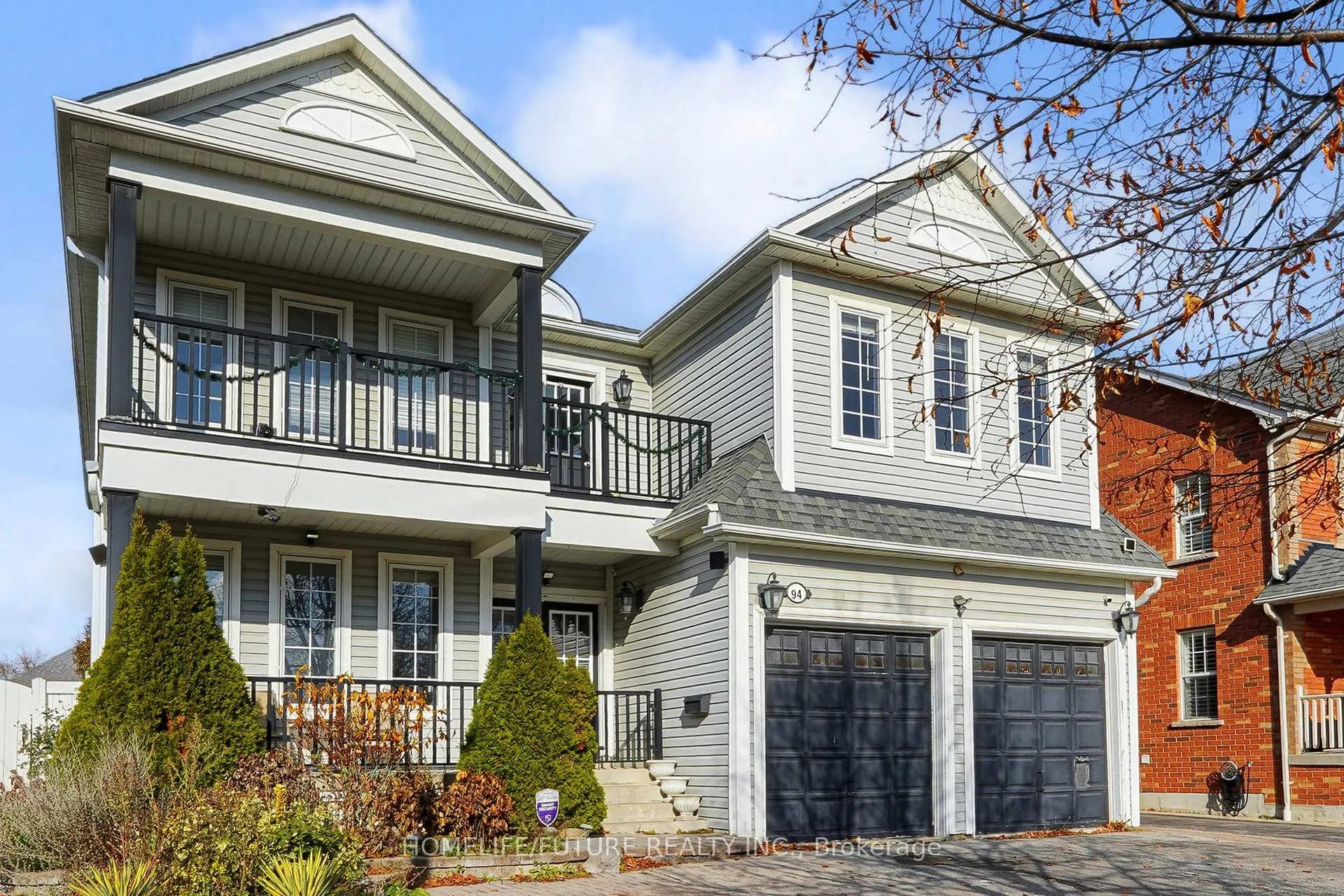 Photo 3 of 94 Carnwith Drive E, Whitby, Brooklin — HOMEH