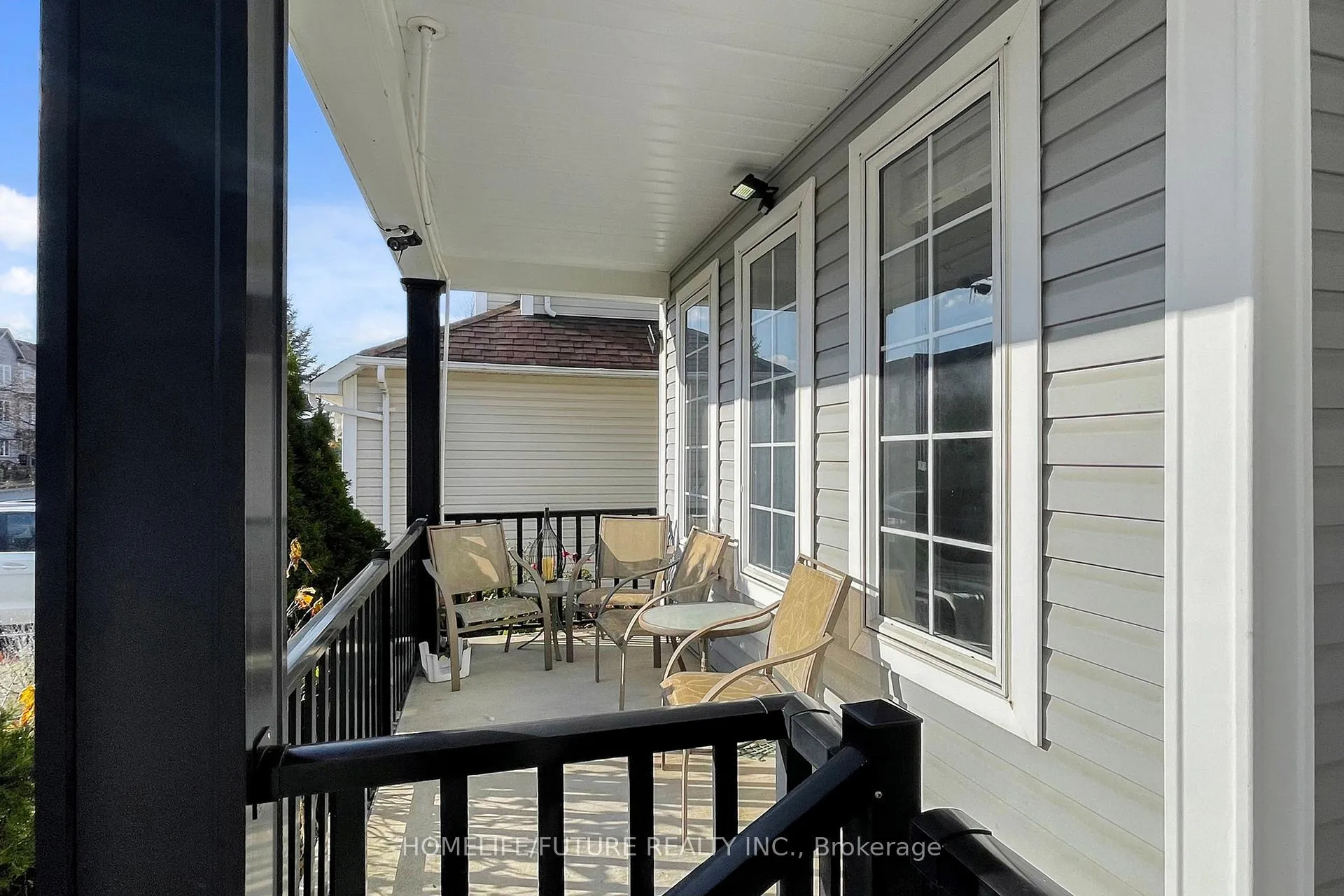 Photo 4 of 94 Carnwith Drive E, Whitby, Brooklin — HOMEH