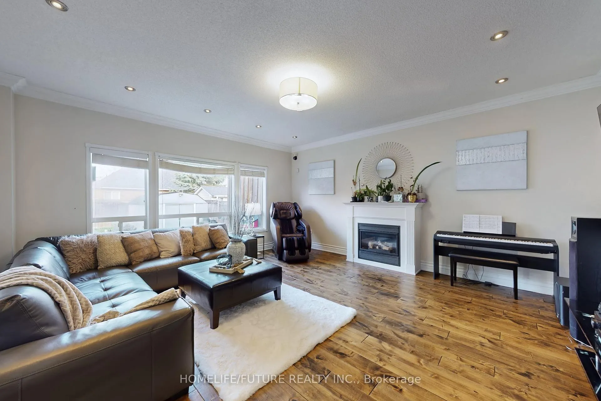 Photo 9 of 94 Carnwith Drive E, Whitby, Brooklin — HOMEH