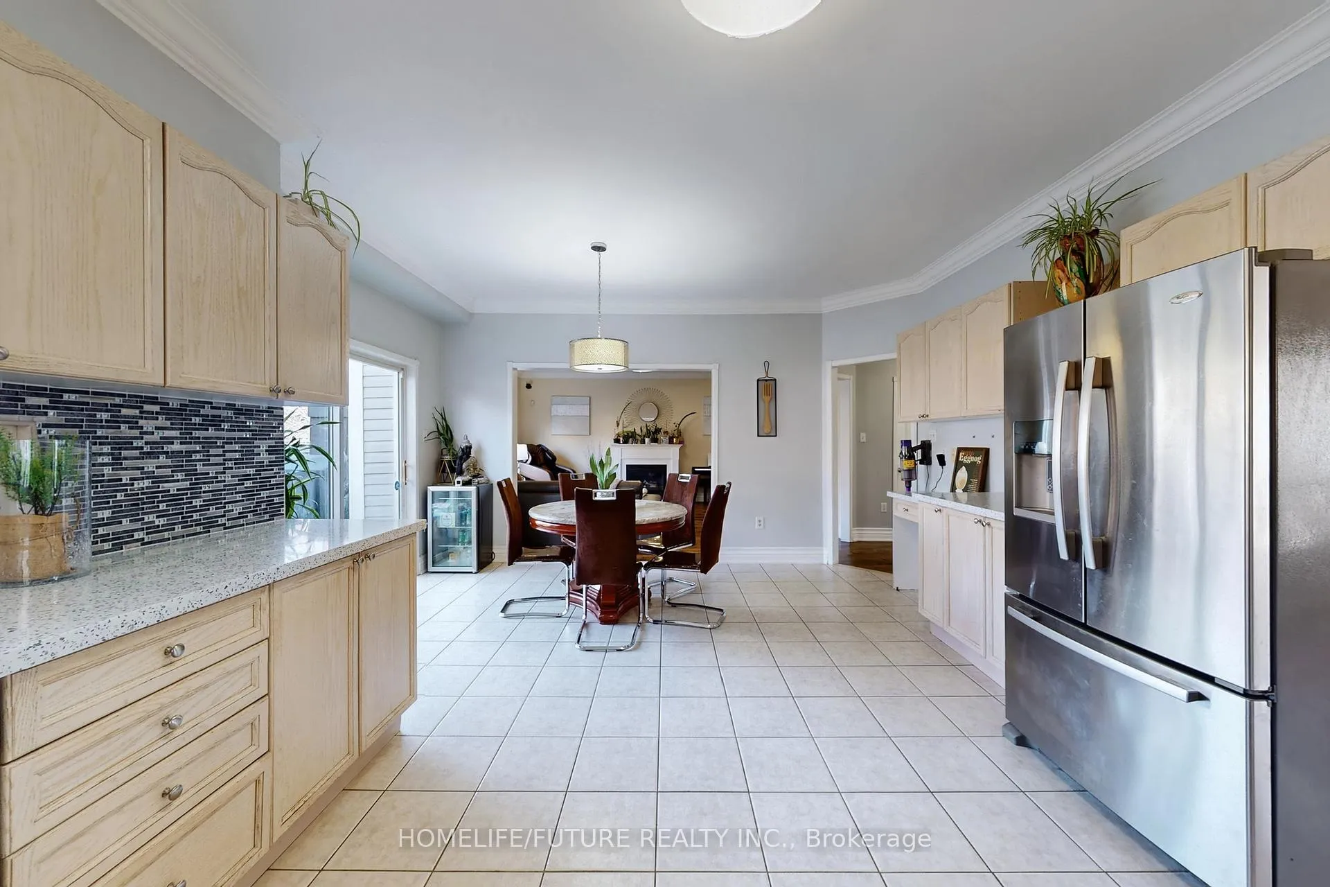 Photo 11 of 94 Carnwith Drive E, Whitby, Brooklin — HOMEH