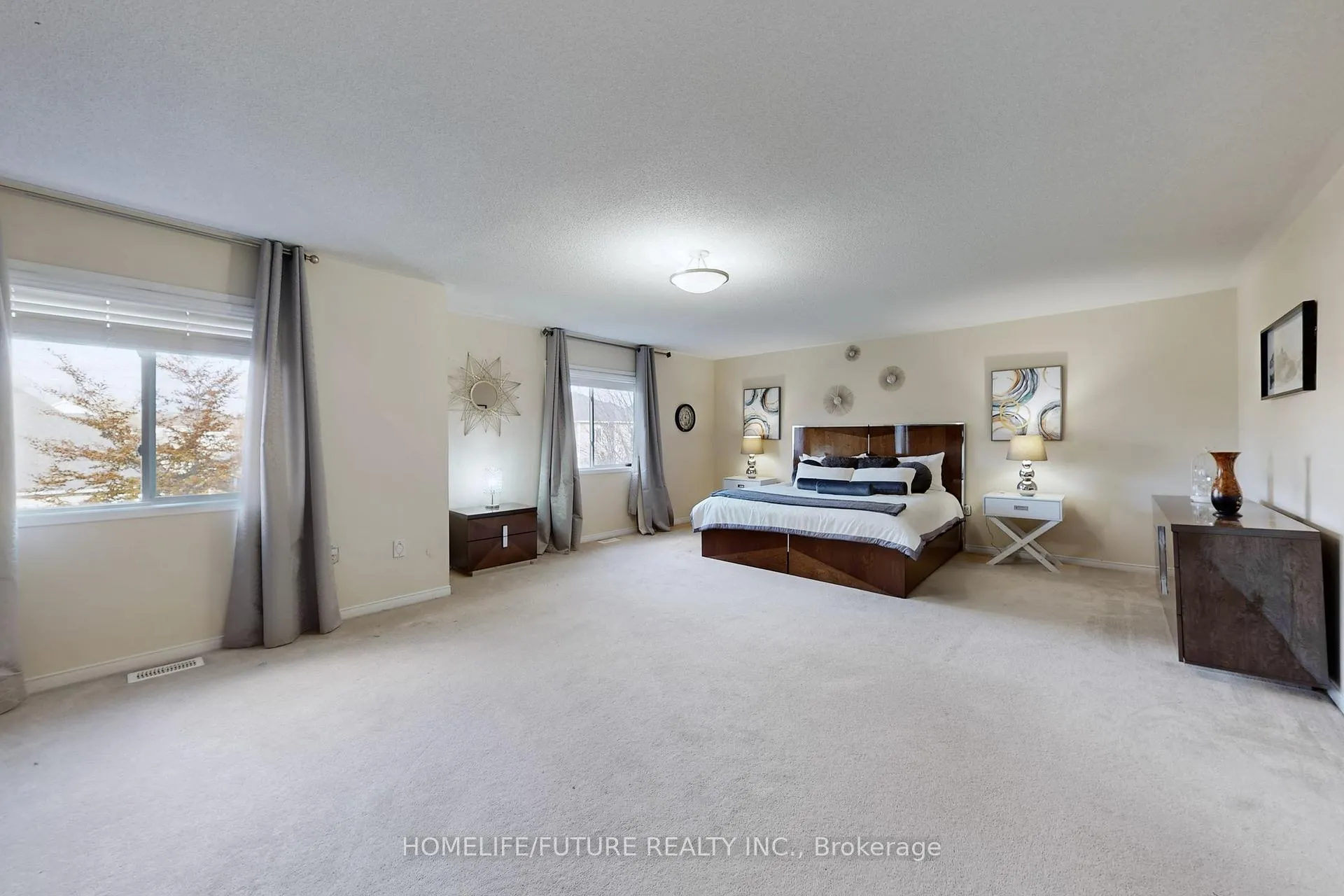 Photo 19 of 94 Carnwith Drive E, Whitby, Brooklin — HOMEH