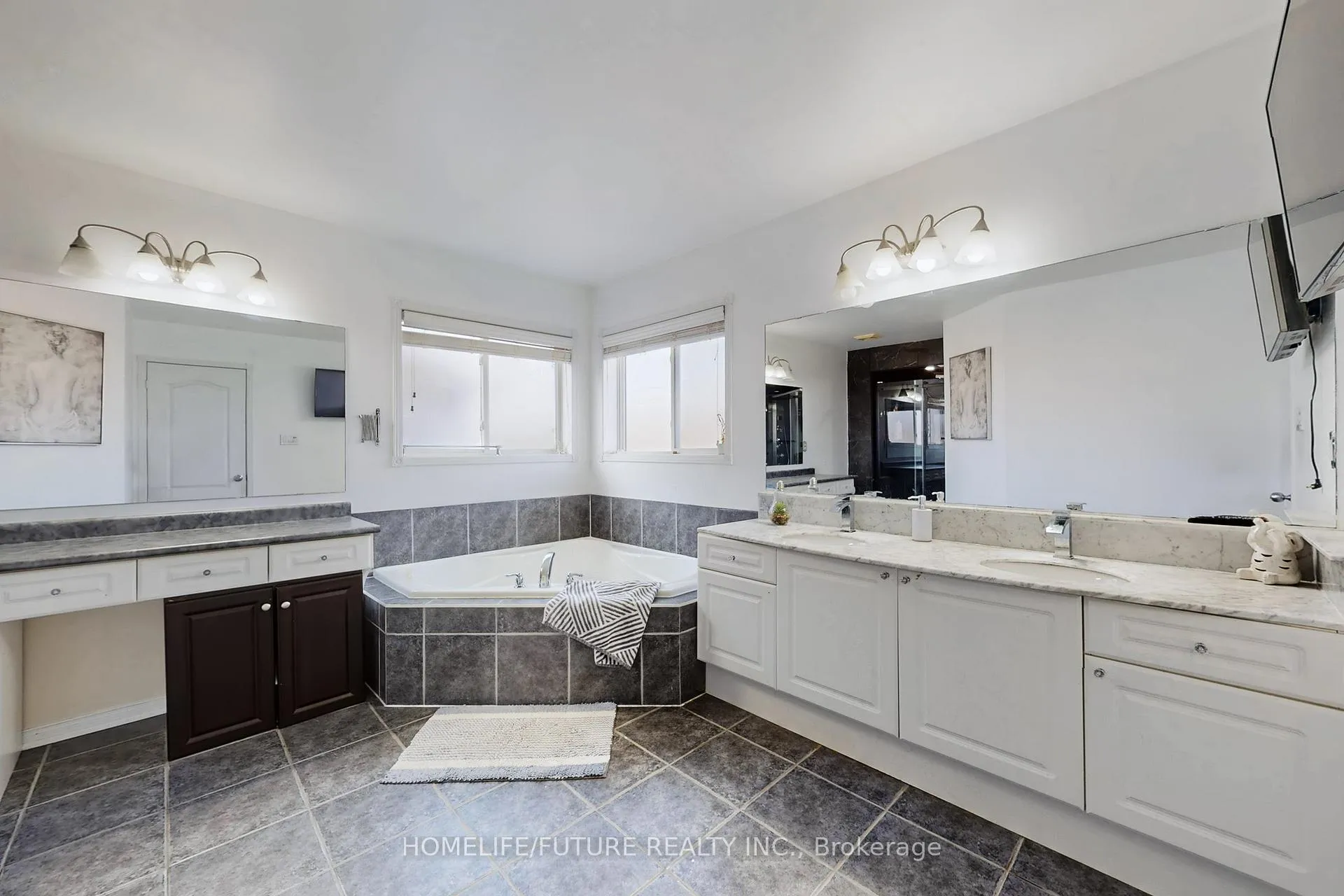 Photo 22 of 94 Carnwith Drive E, Whitby, Brooklin — HOMEH