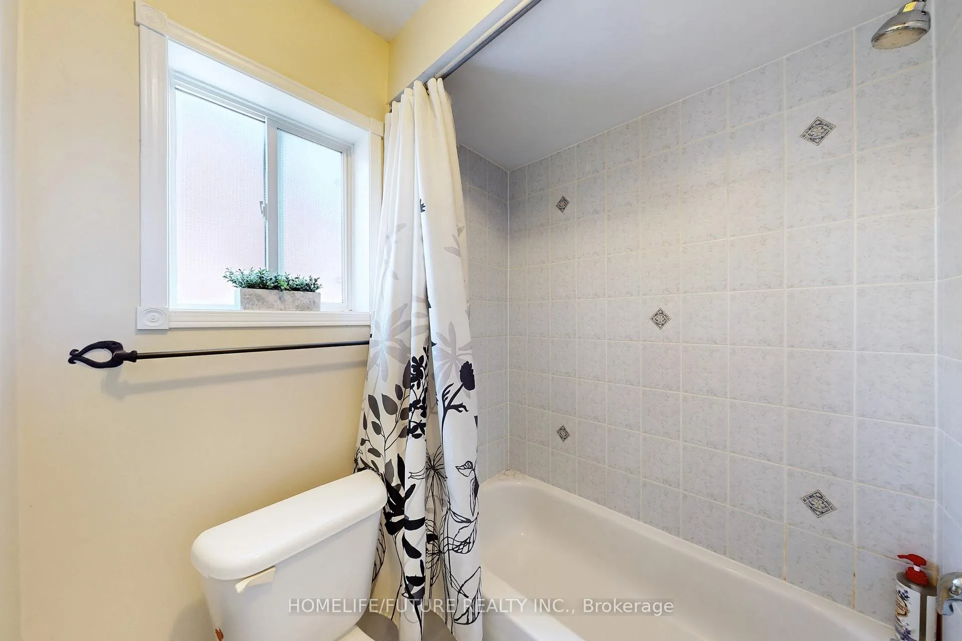 Photo 28 of 94 Carnwith Drive E, Whitby, Brooklin — HOMEH